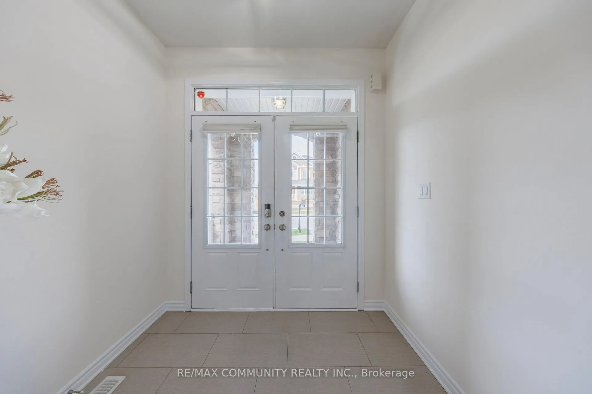 Photo 6 of 1009 Dragonfly Avenue, Pickering, Rural Pickering — HOMEH