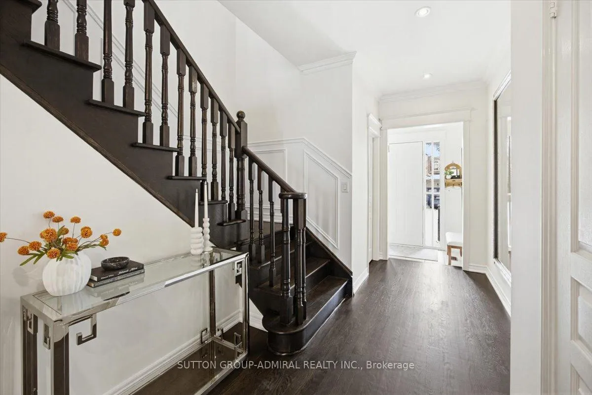 Photo 5 of 68 Southvale Drive, Vaughan, Patterson — HOMEH