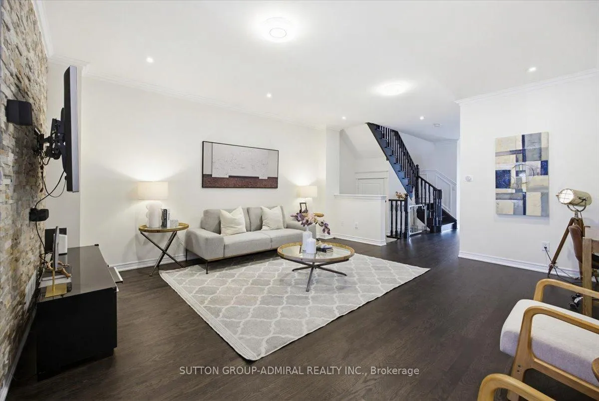 Photo 7 of 68 Southvale Drive, Vaughan, Patterson — HOMEH
