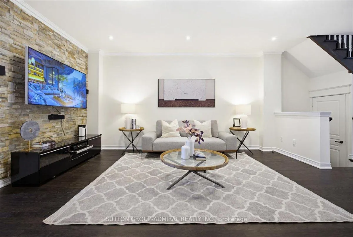 Photo 11 of 68 Southvale Drive, Vaughan, Patterson — HOMEH