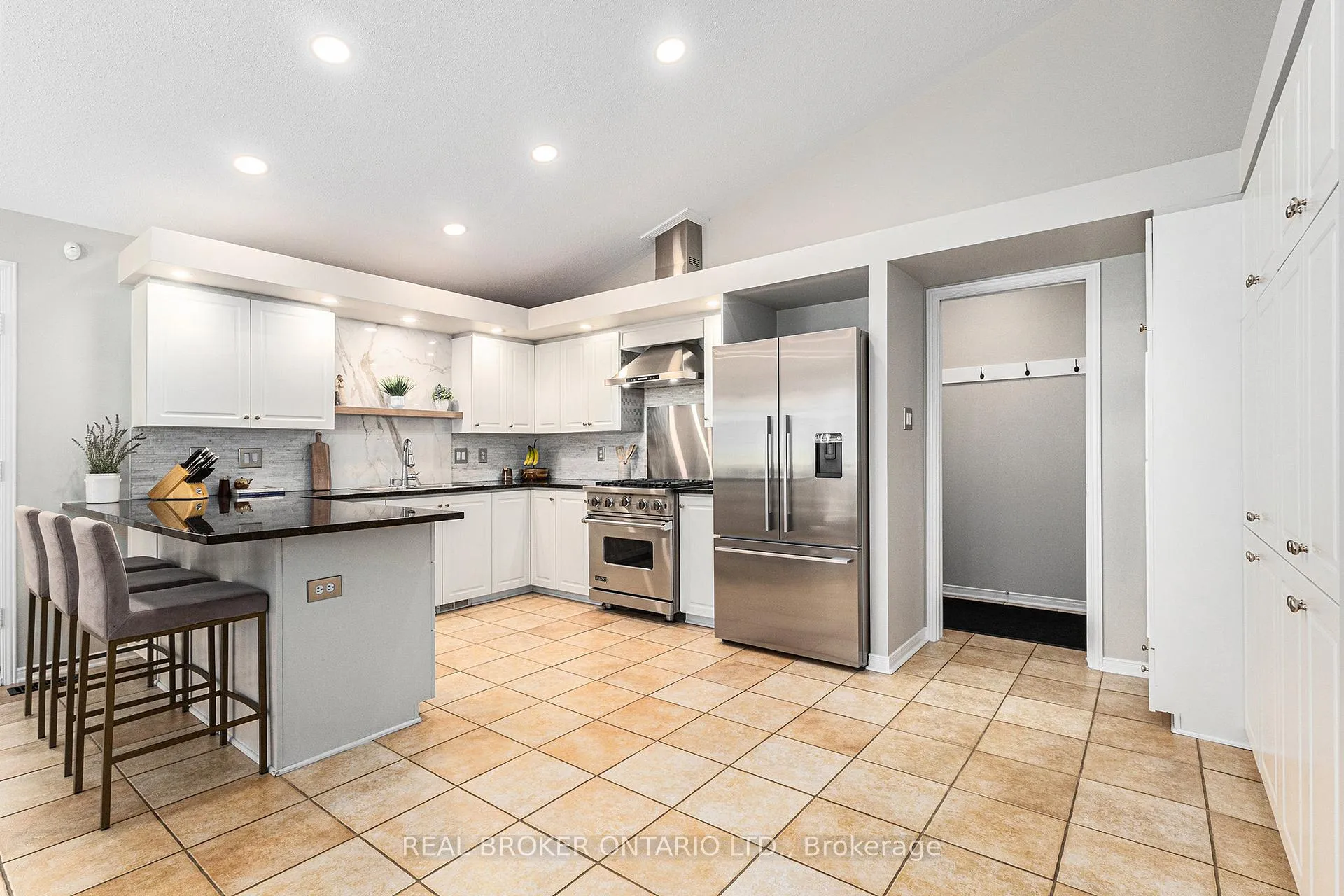 Photo 11 of 3617 Delson Drive, Ottawa, Navan — HOMEH