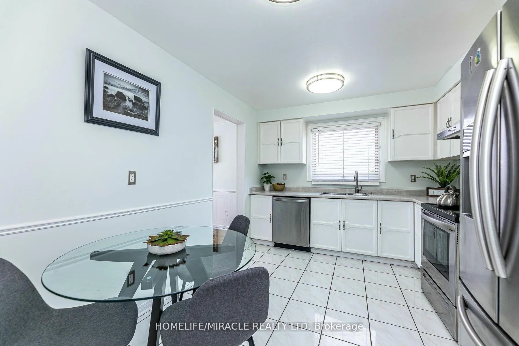 Photo 11 of 5 Nemo Crescent N, Brampton, Westgate — HOMEH