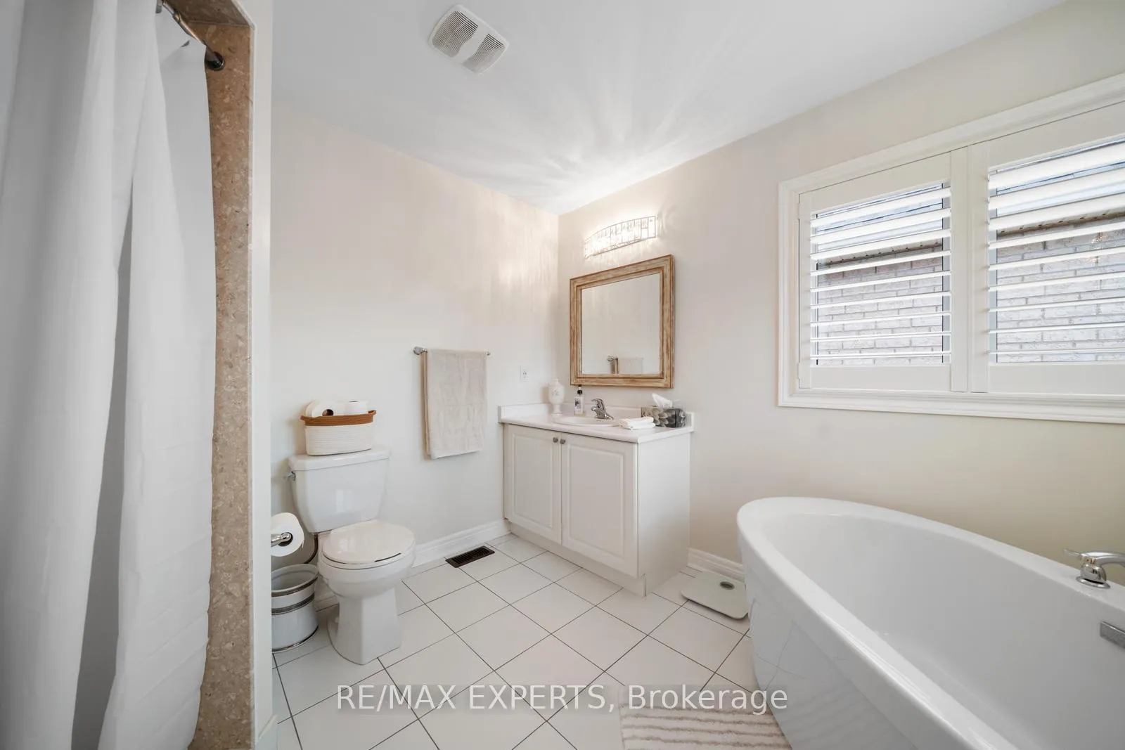 Photo 22 of 174 Sharpe Crescent, New Tecumseth, Tottenham — HOMEH