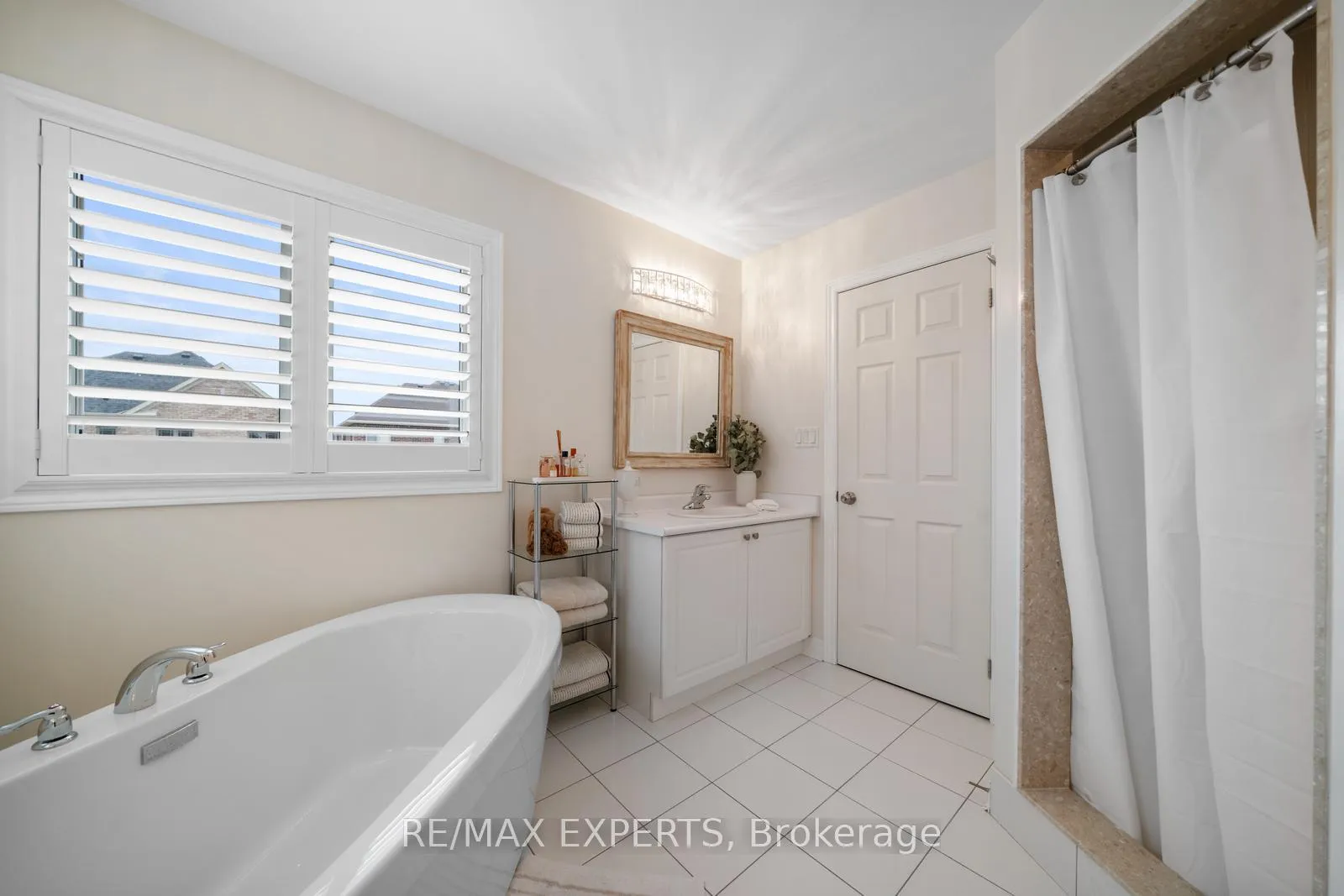 Photo 23 of 174 Sharpe Crescent, New Tecumseth, Tottenham — HOMEH