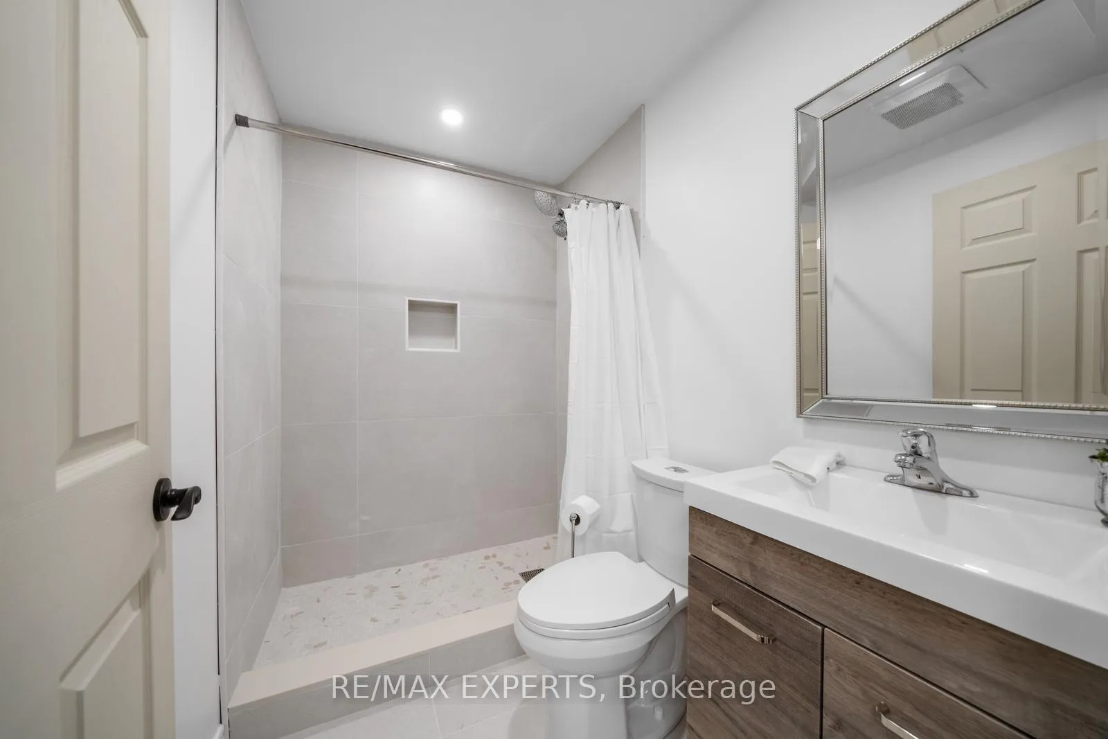 Photo 33 of 174 Sharpe Crescent, New Tecumseth, Tottenham — HOMEH