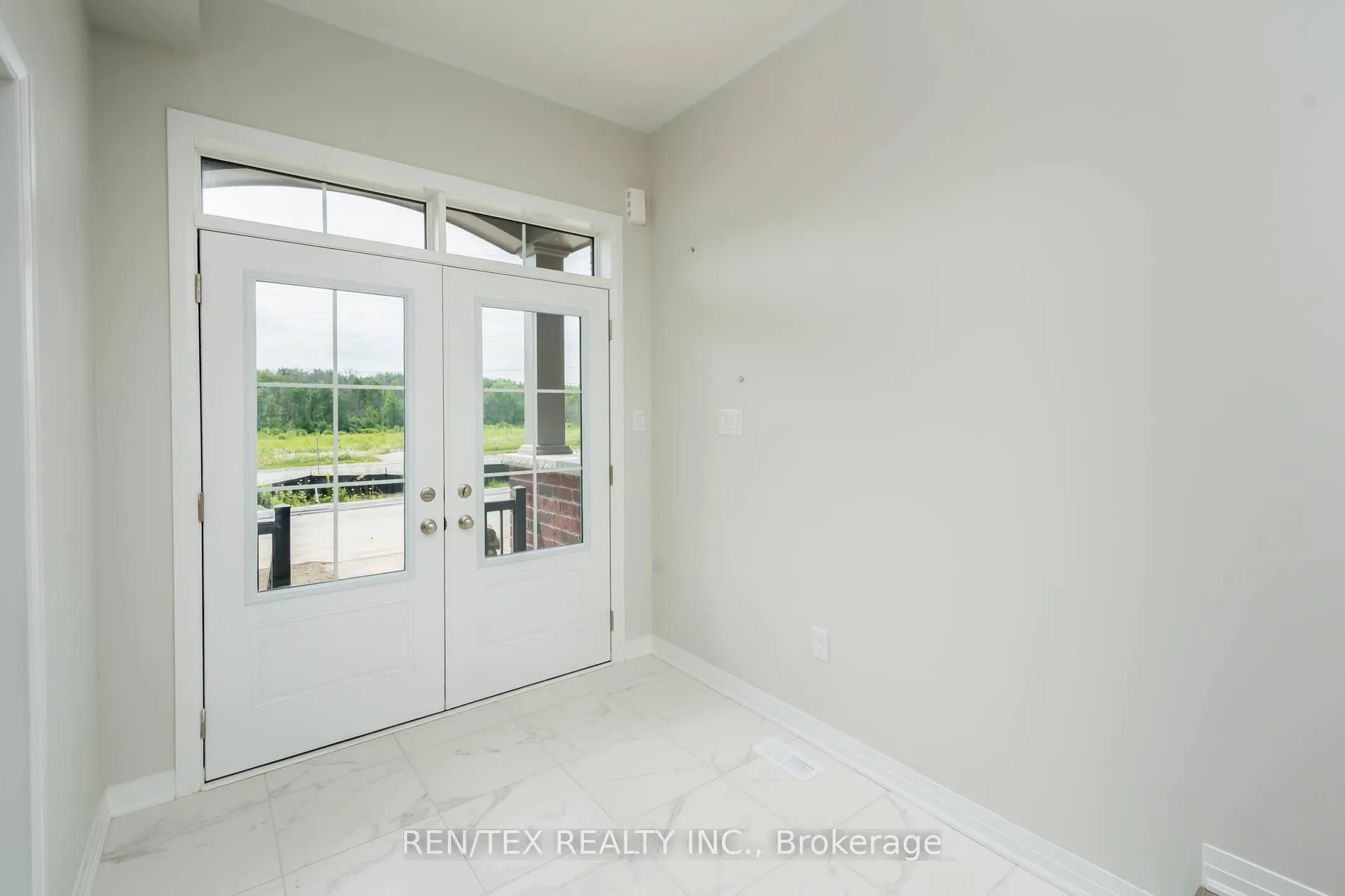 Photo 4 of 1474 Harker Street, Innisfil, Rural Innisfil — HOMEH