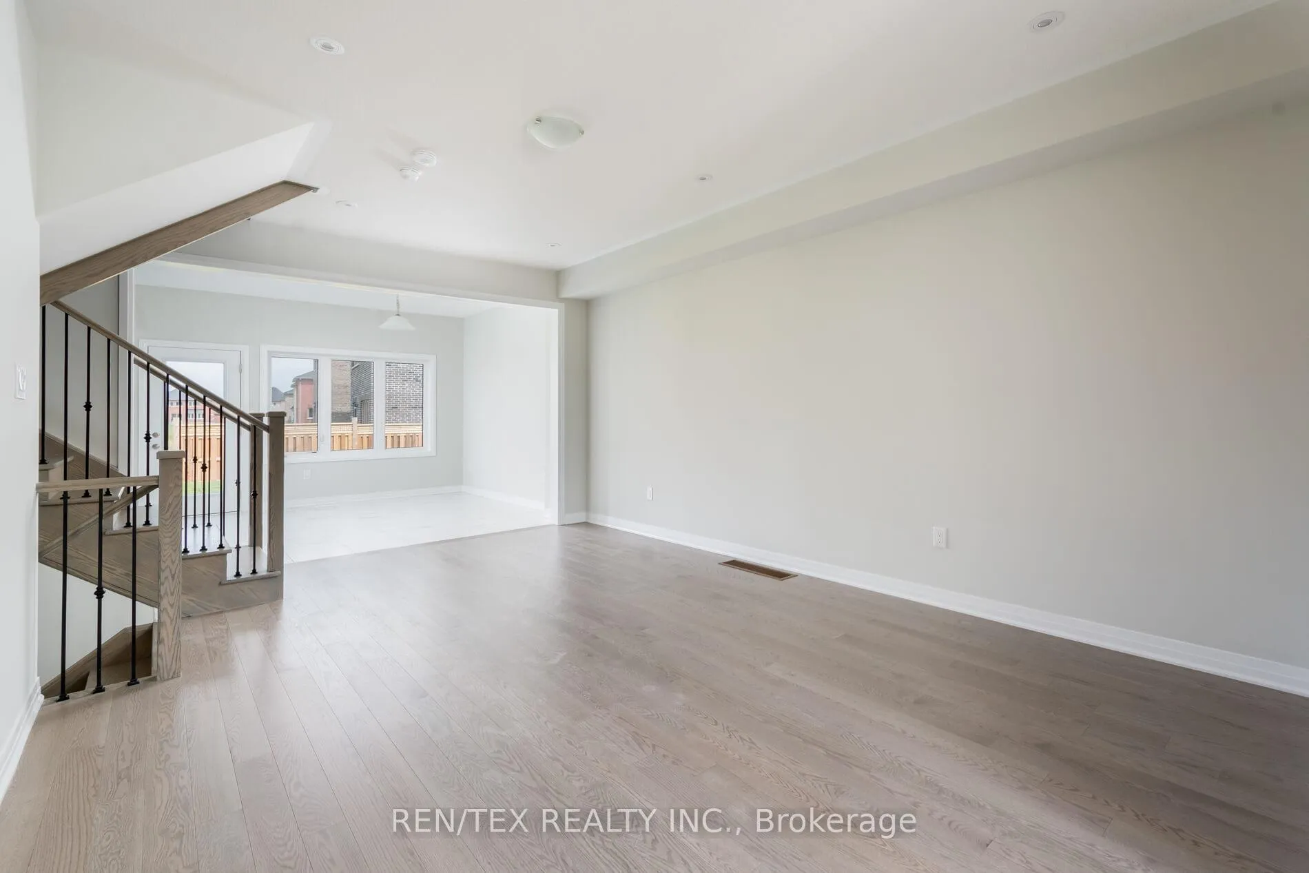 Photo 6 of 1474 Harker Street, Innisfil, Rural Innisfil — HOMEH