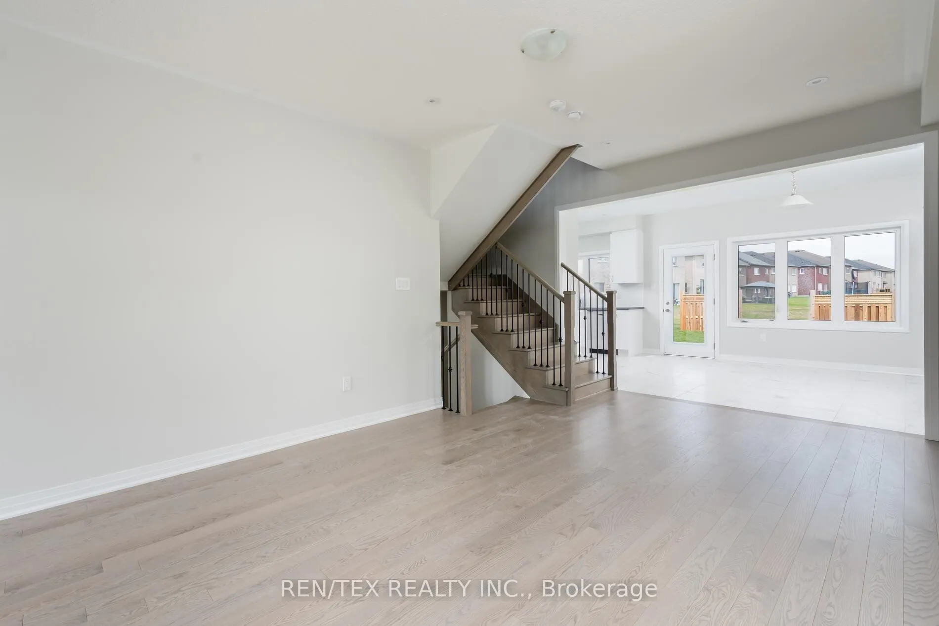Photo 7 of 1474 Harker Street, Innisfil, Rural Innisfil — HOMEH