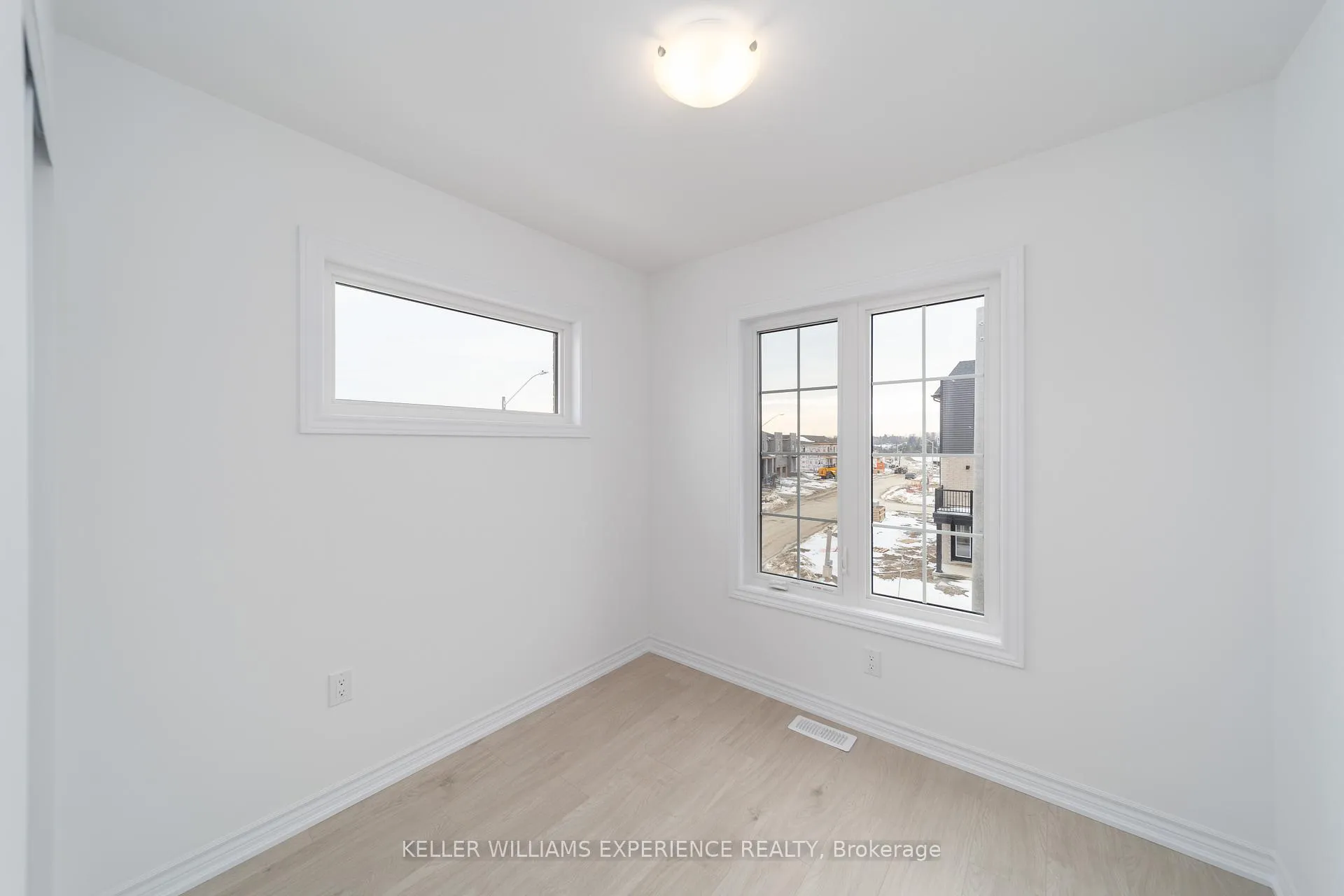 Photo 11 of 2 Wagon Lane, Barrie, Innis-Shore — HOMEH