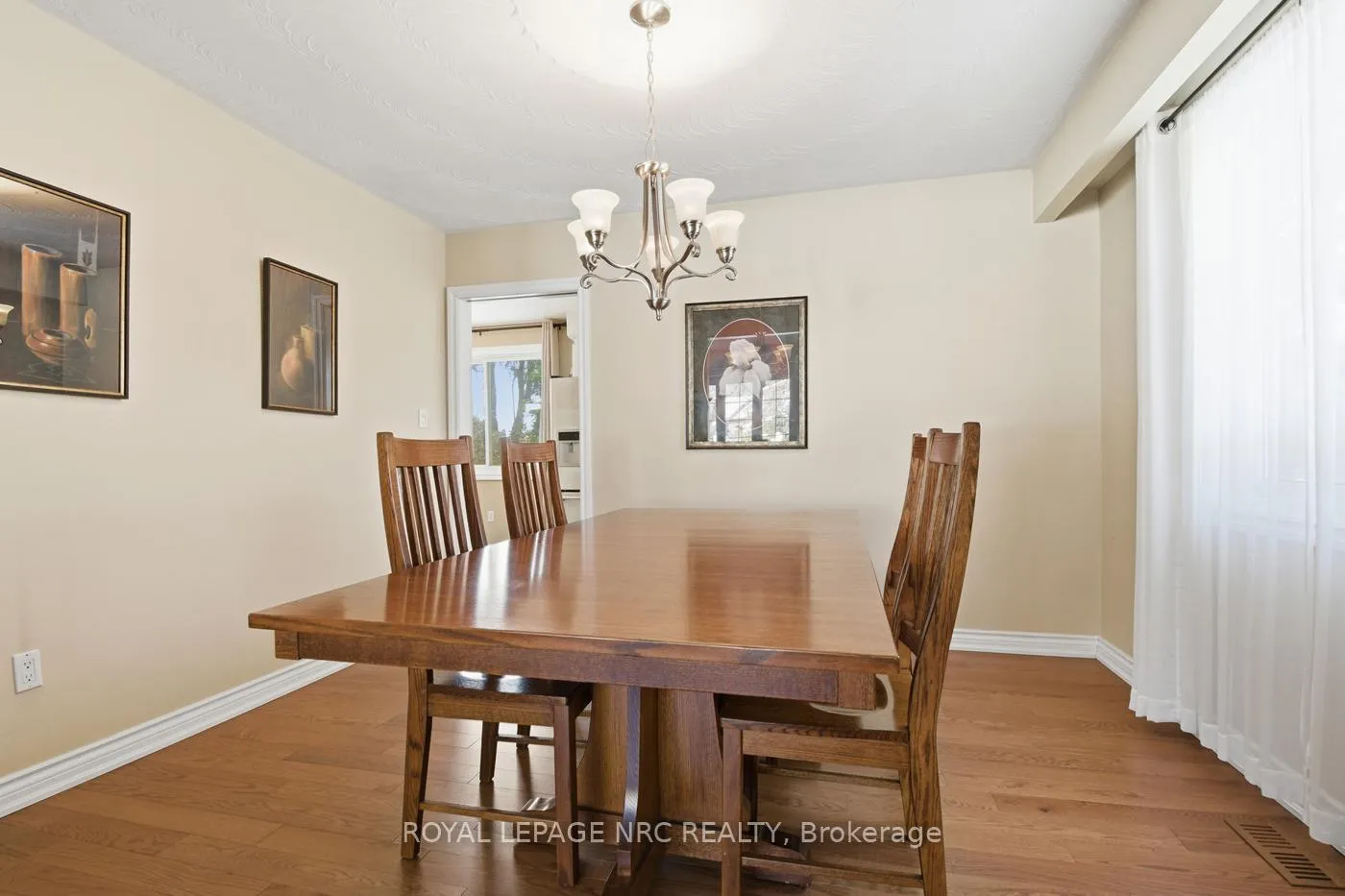 Photo 9 of 22 Bigelow Crescent, Pelham, Fonthill — HOMEH