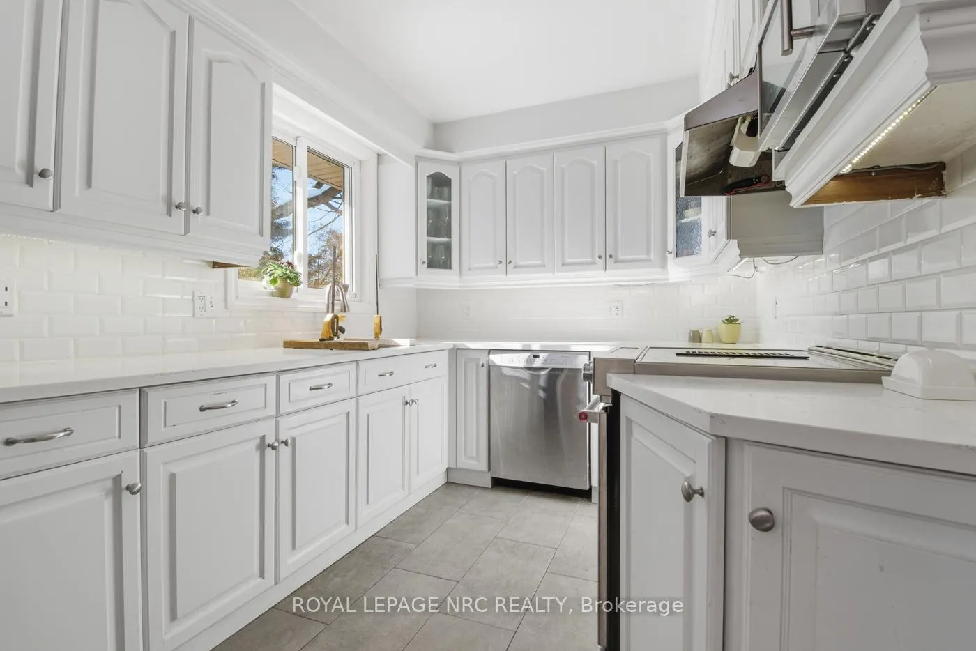 Photo 12 of 22 Bigelow Crescent, Pelham, Fonthill — HOMEH