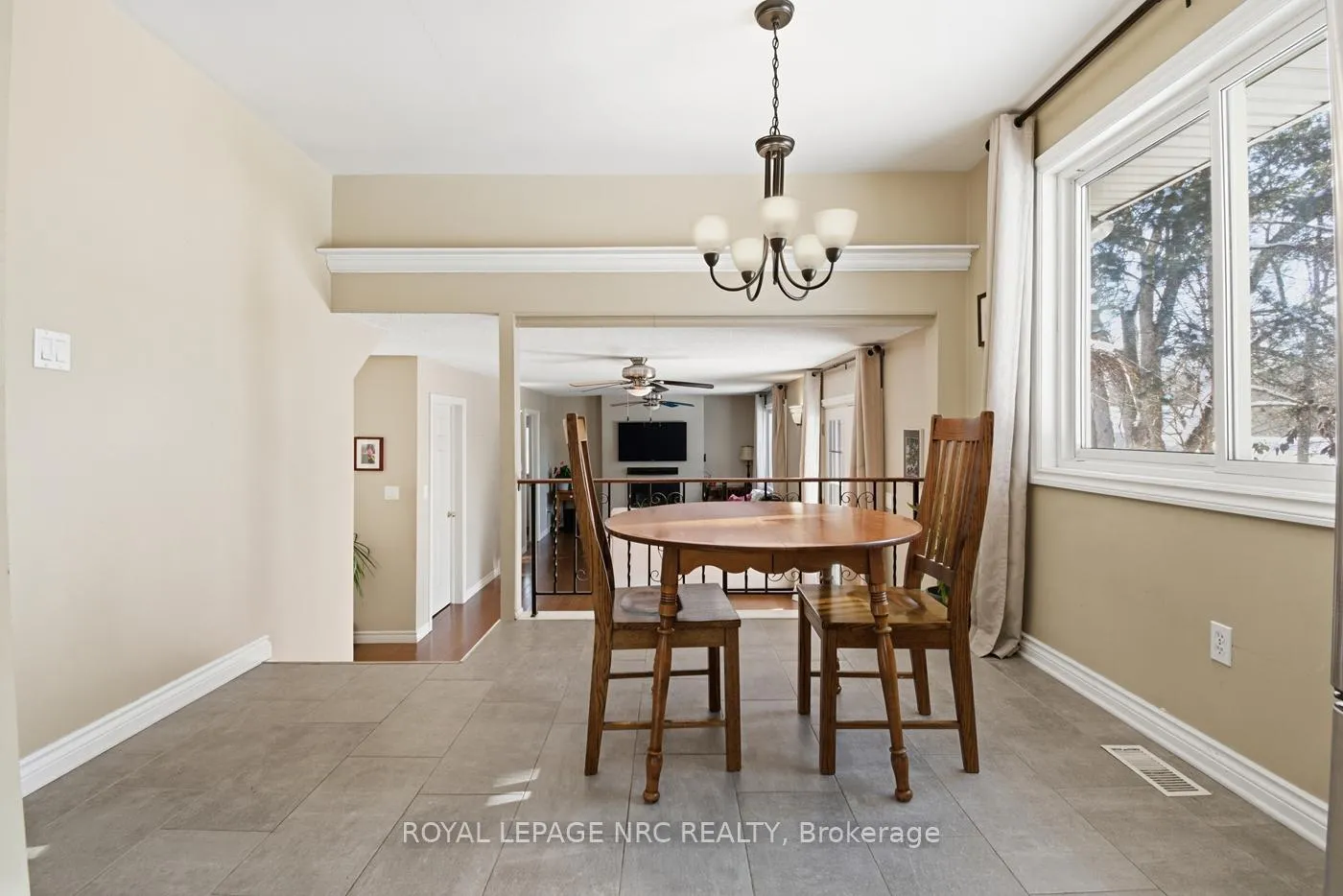Photo 13 of 22 Bigelow Crescent, Pelham, Fonthill — HOMEH