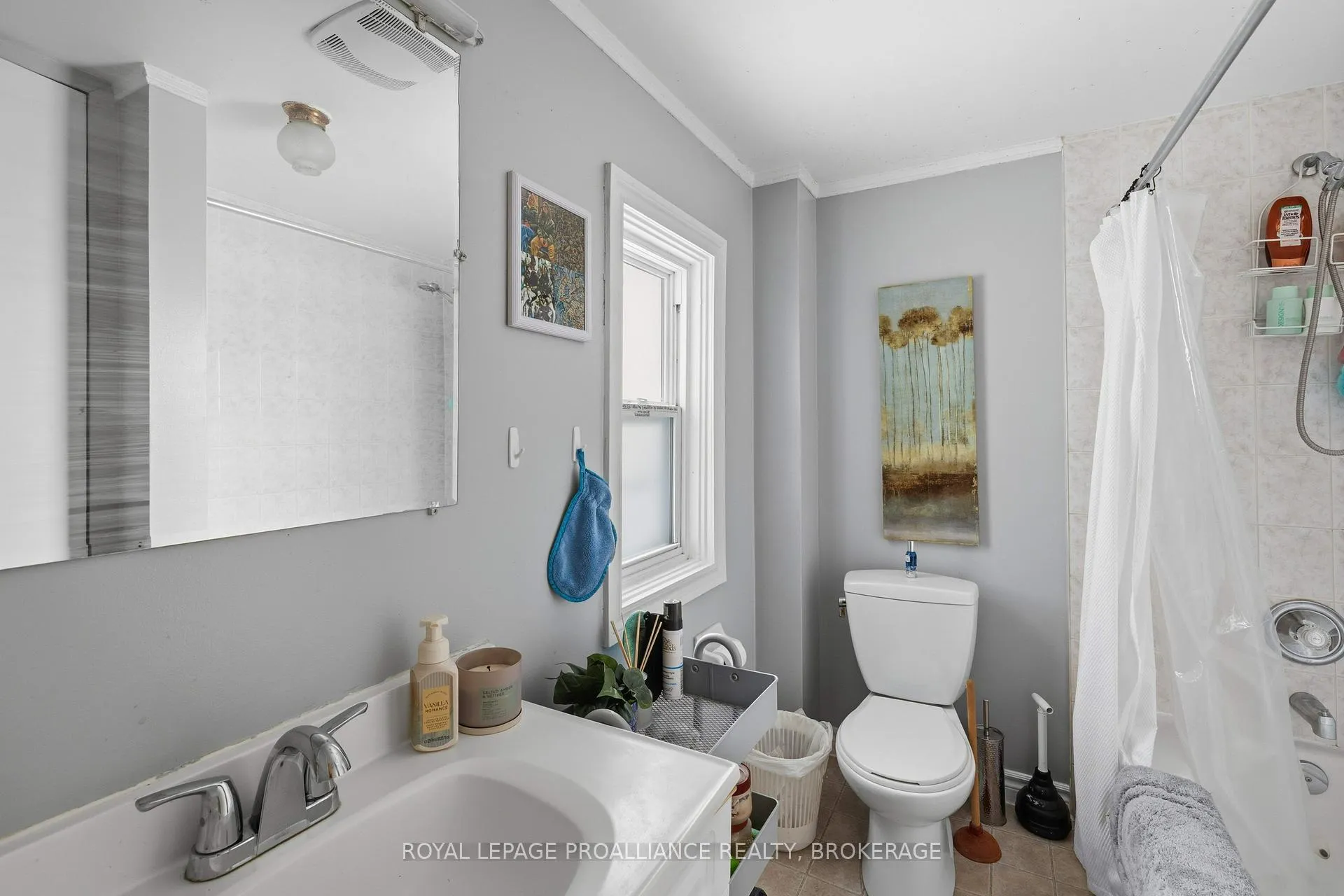 Photo 18 of 12 Hamilton Street, Kingston, East of Sir John A. Blvd — HOMEH