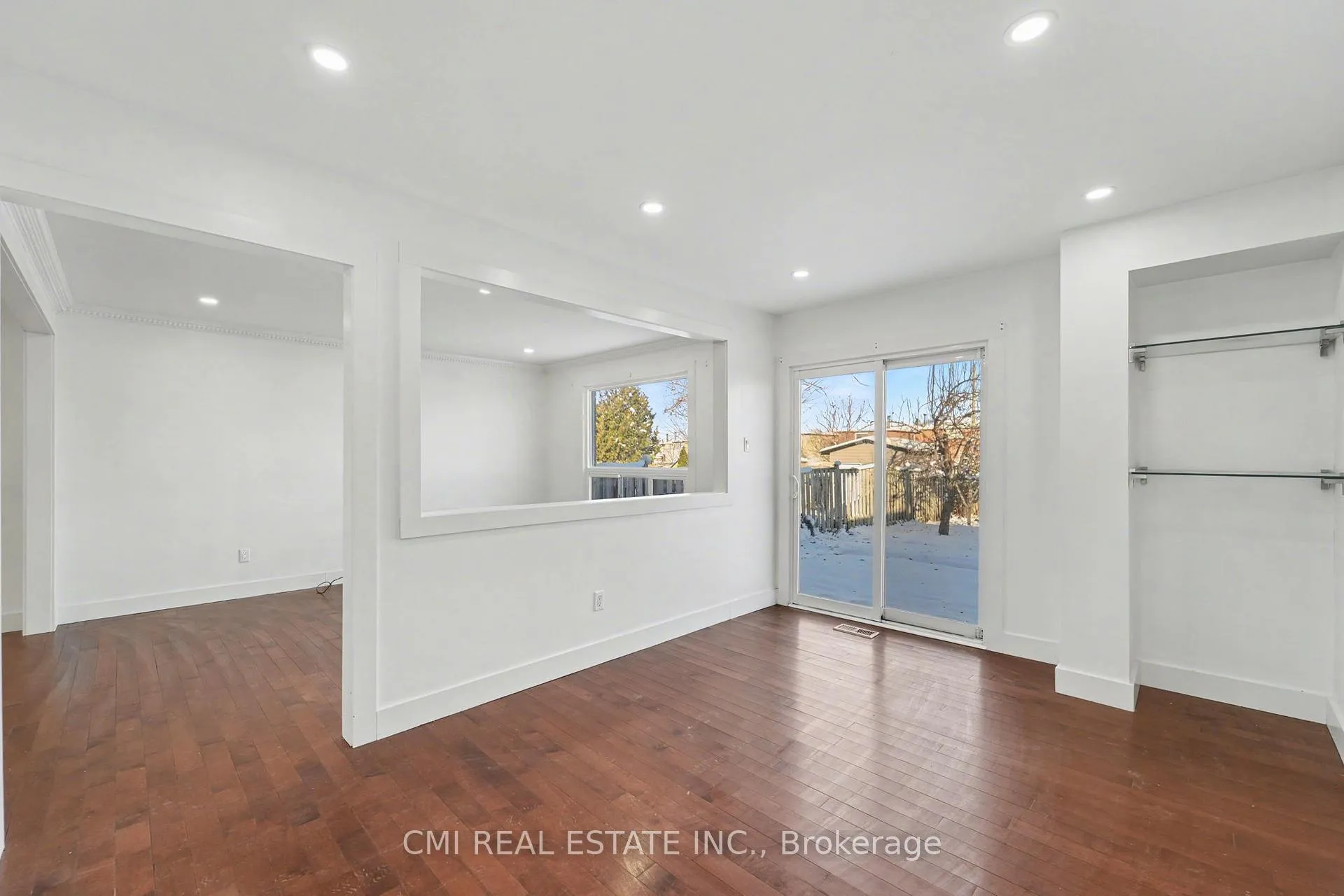 Photo 3 of 22 Lavron Court, Markham, Middlefield — HOMEH