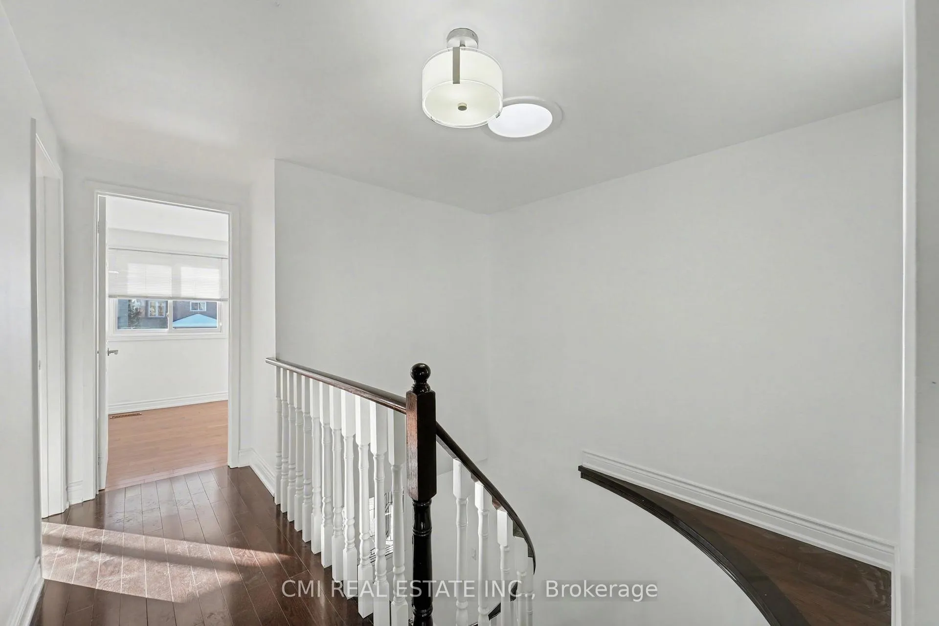 Photo 12 of 22 Lavron Court, Markham, Middlefield — HOMEH