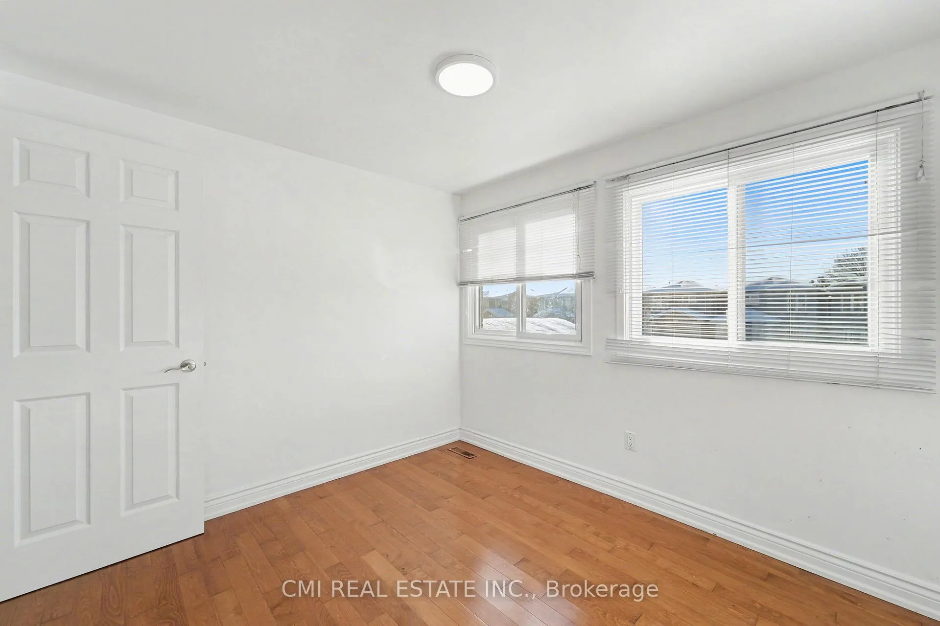 Photo 15 of 22 Lavron Court, Markham, Middlefield — HOMEH