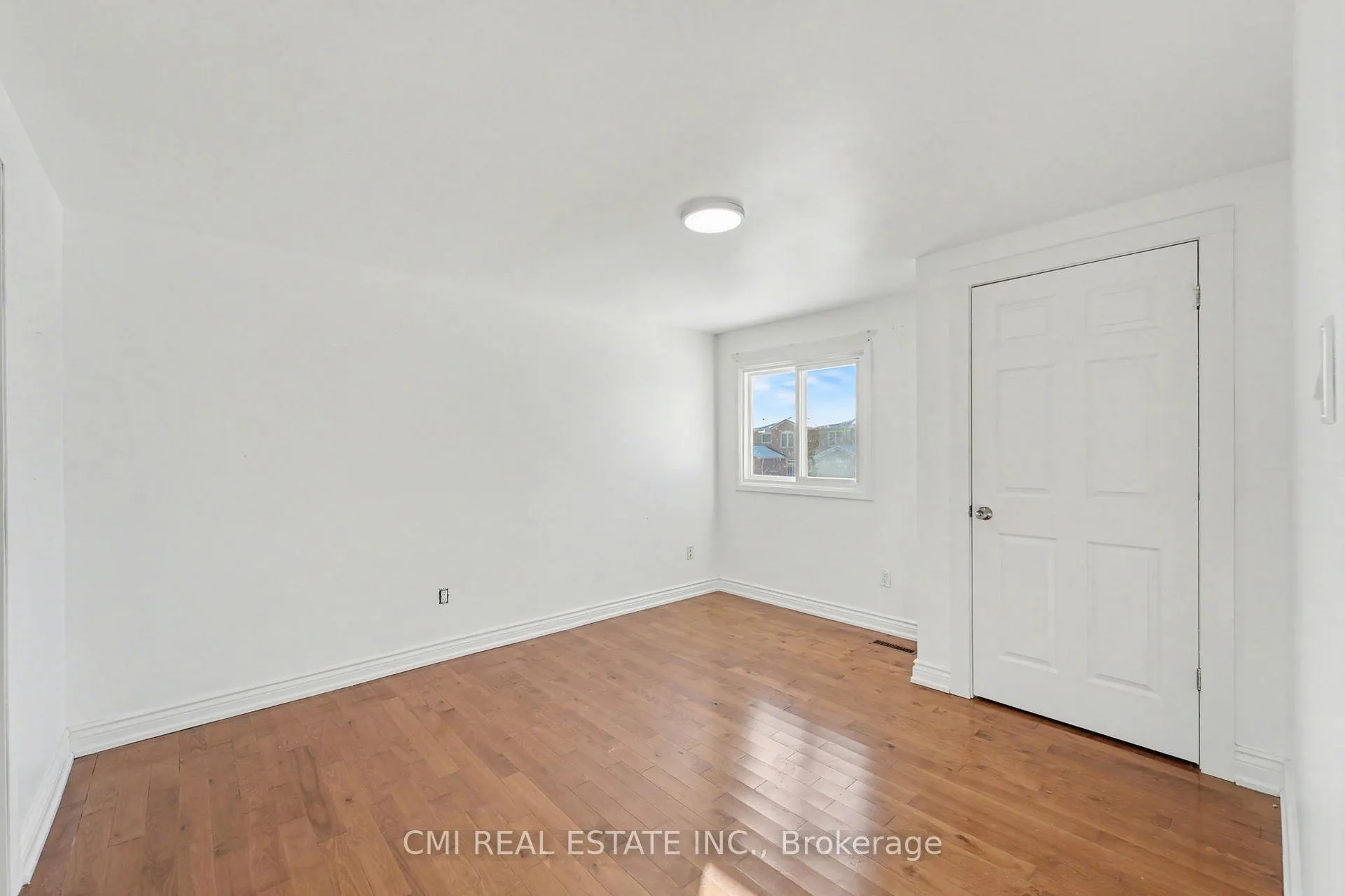 Photo 16 of 22 Lavron Court, Markham, Middlefield — HOMEH