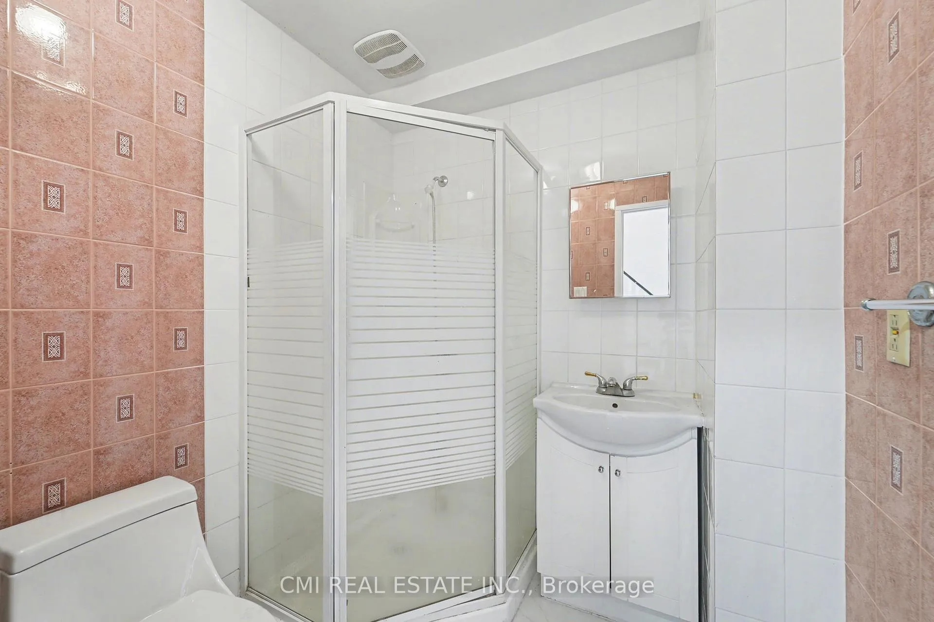 Photo 18 of 22 Lavron Court, Markham, Middlefield — HOMEH
