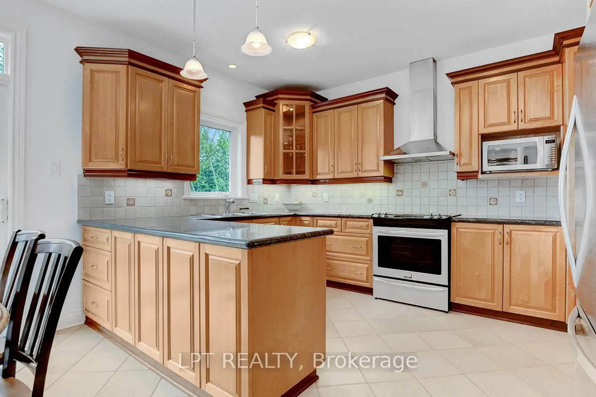 Photo 16 of 10A Ashburn Drive, Ottawa, Borden Farm/Stewart Farm/Carleton Heights/Parkwood Hills — HOMEH