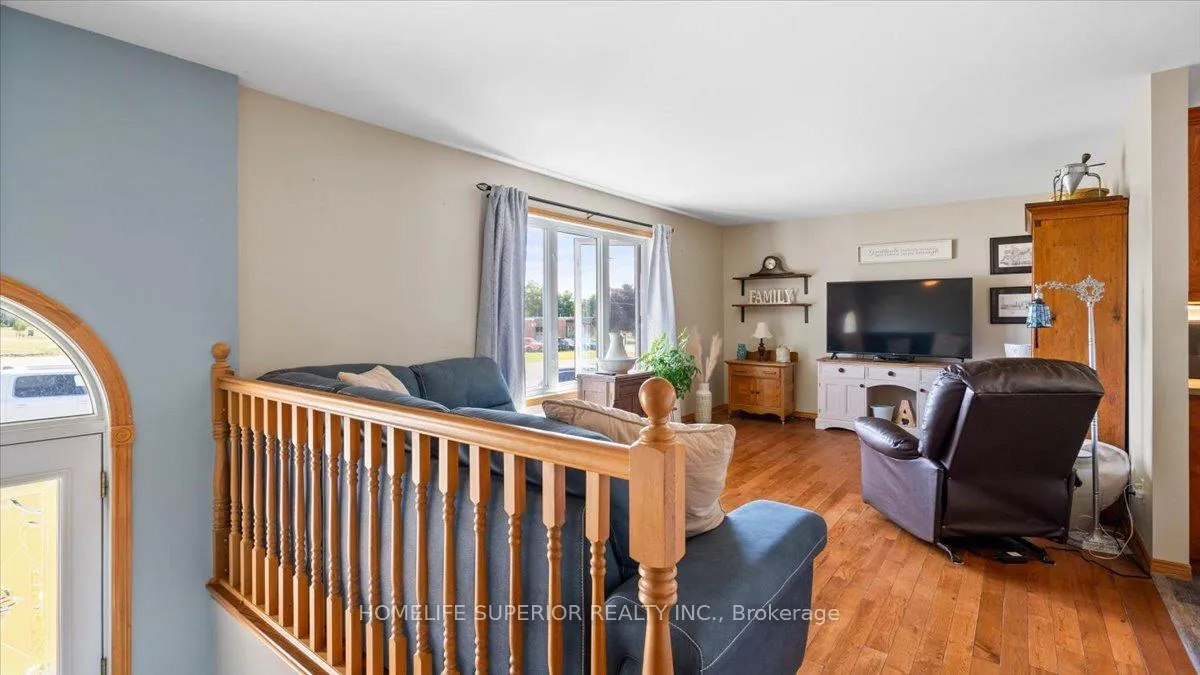 Photo 3 of 126 Newkirk Boulevard, Bancroft, Bancroft Ward — HOMEH
