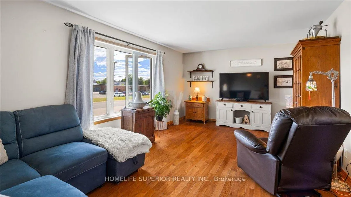 Photo 4 of 126 Newkirk Boulevard, Bancroft, Bancroft Ward — HOMEH