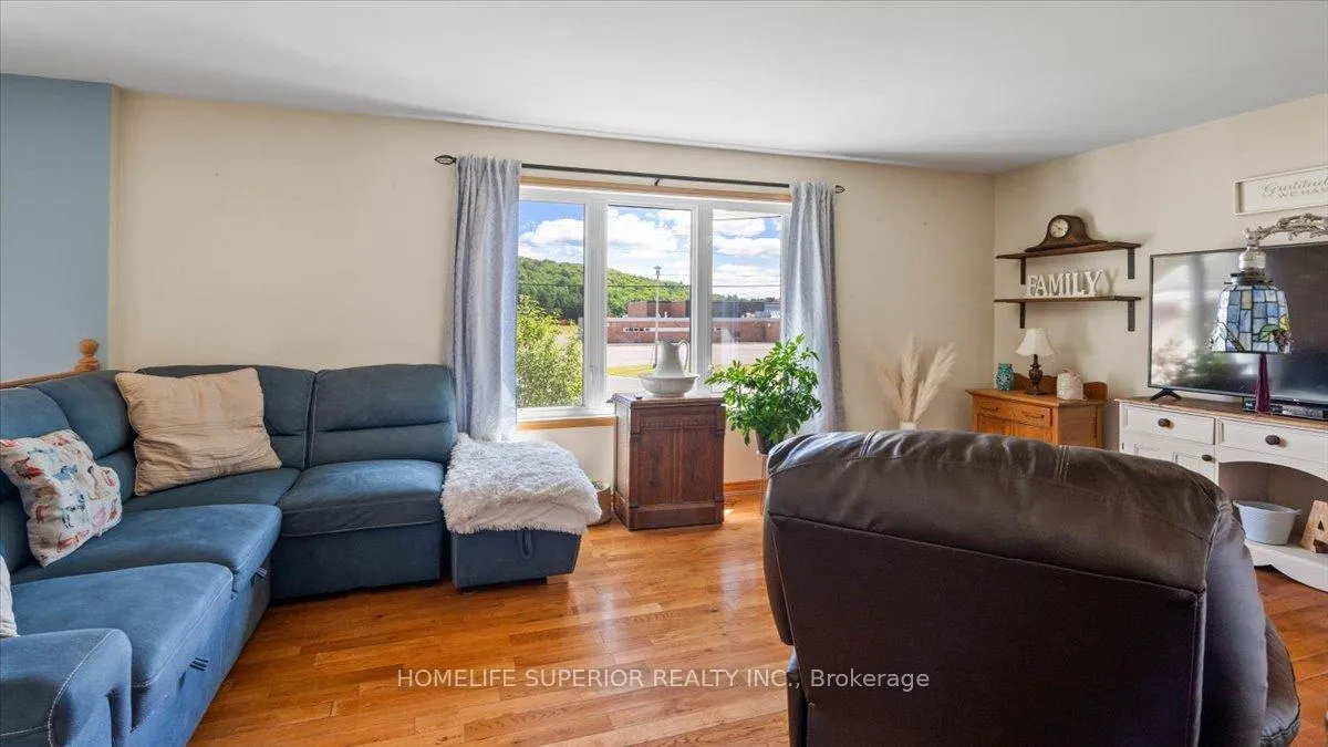 Photo 5 of 126 Newkirk Boulevard, Bancroft, Bancroft Ward — HOMEH