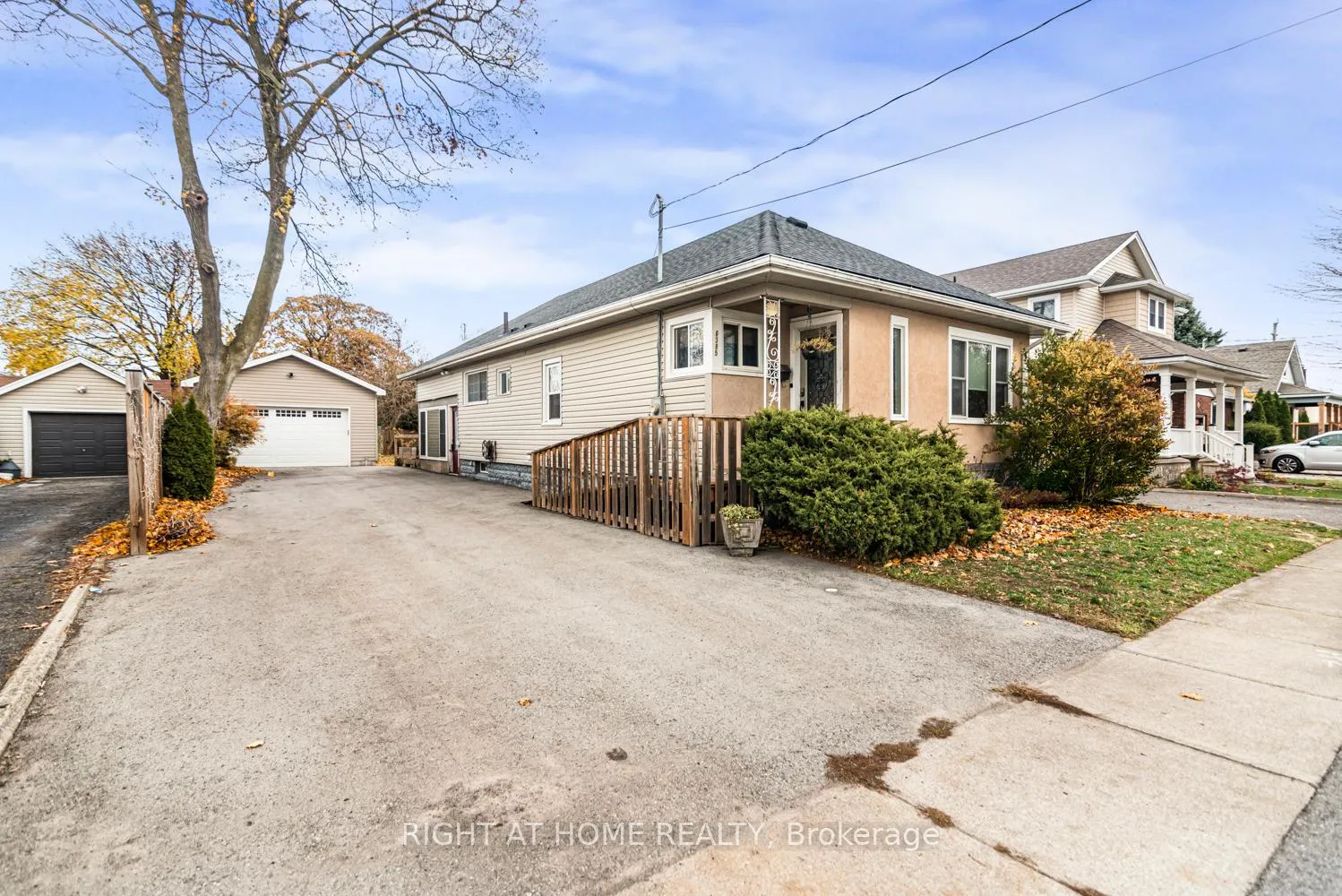 Photo 2 of 6385 Crawford Street, Niagara Falls, Morrison — HOMEH