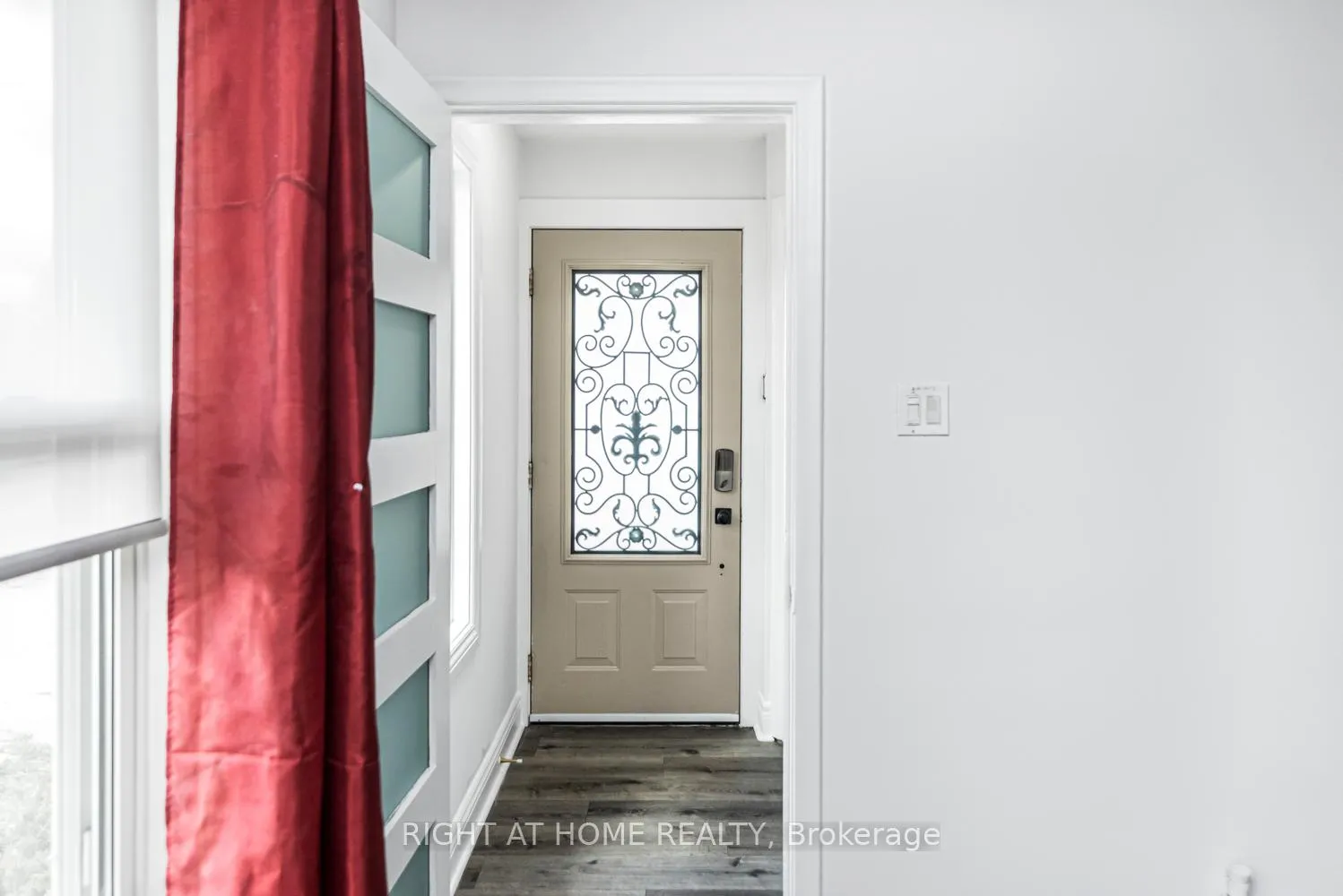 Photo 3 of 6385 Crawford Street, Niagara Falls, Morrison — HOMEH