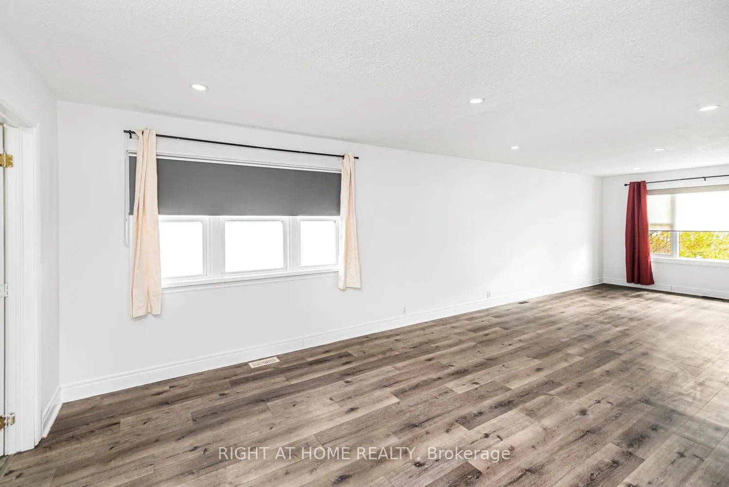 Photo 6 of 6385 Crawford Street, Niagara Falls, Morrison — HOMEH