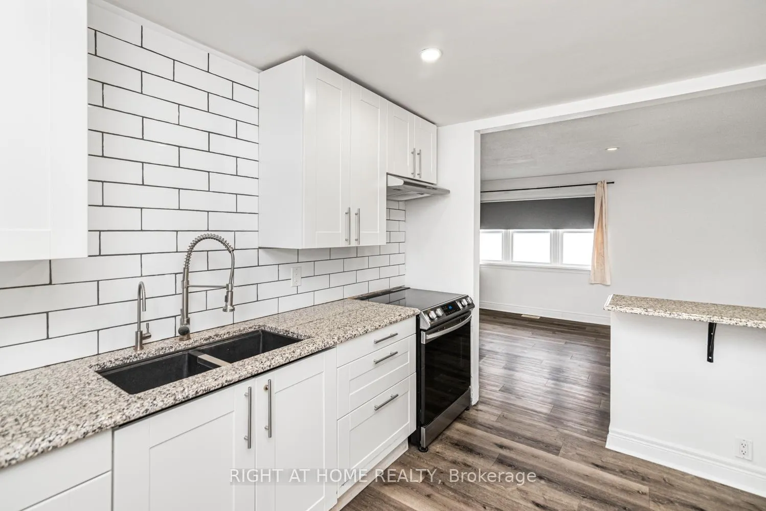 Photo 11 of 6385 Crawford Street, Niagara Falls, Morrison — HOMEH