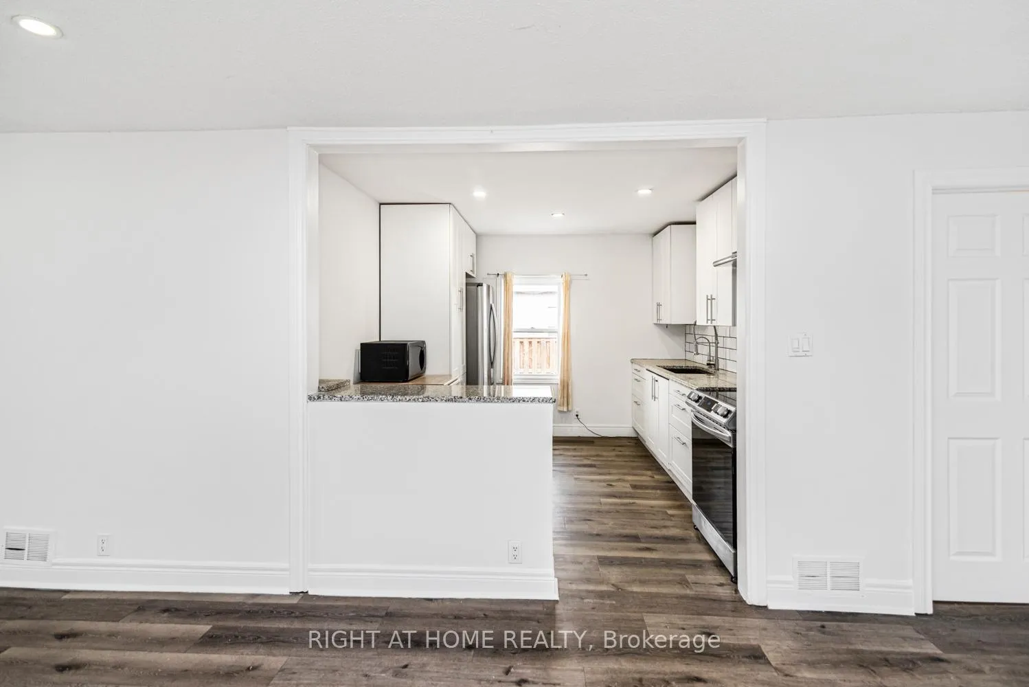 Photo 13 of 6385 Crawford Street, Niagara Falls, Morrison — HOMEH