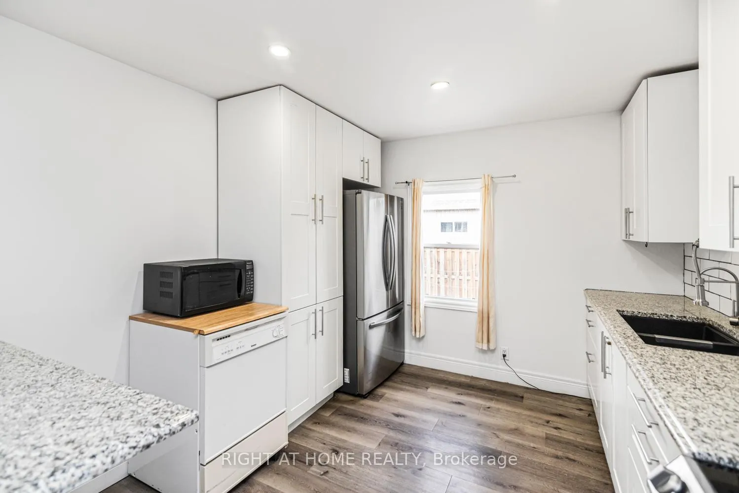 Photo 14 of 6385 Crawford Street, Niagara Falls, Morrison — HOMEH