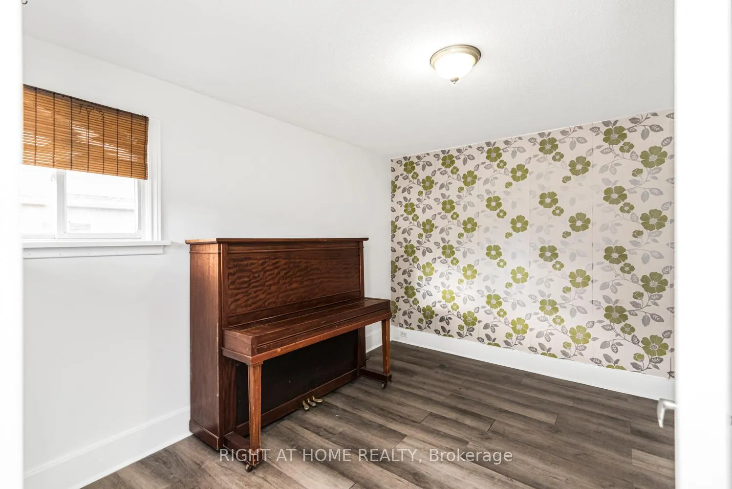 Photo 20 of 6385 Crawford Street, Niagara Falls, Morrison — HOMEH