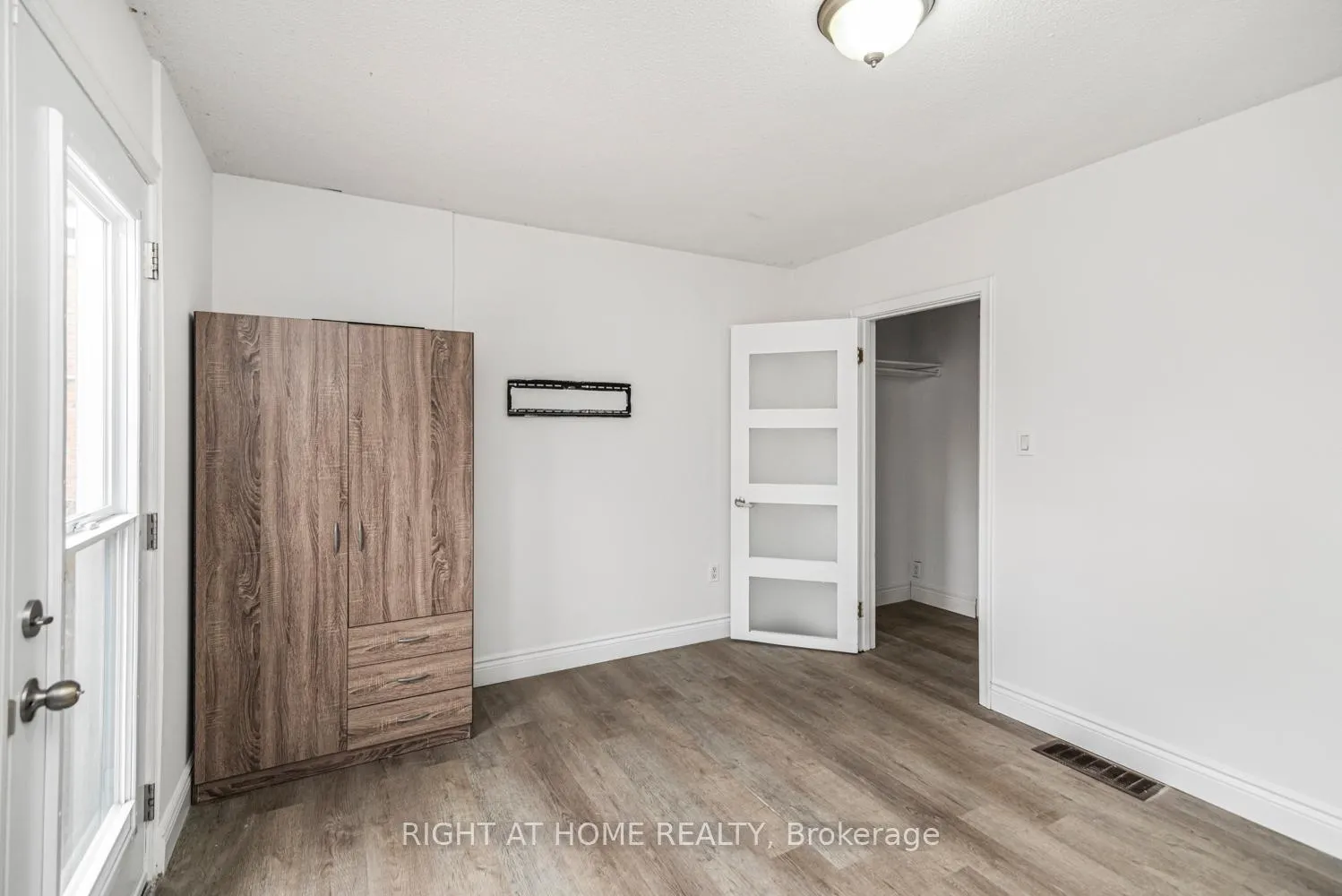 Photo 22 of 6385 Crawford Street, Niagara Falls, Morrison — HOMEH