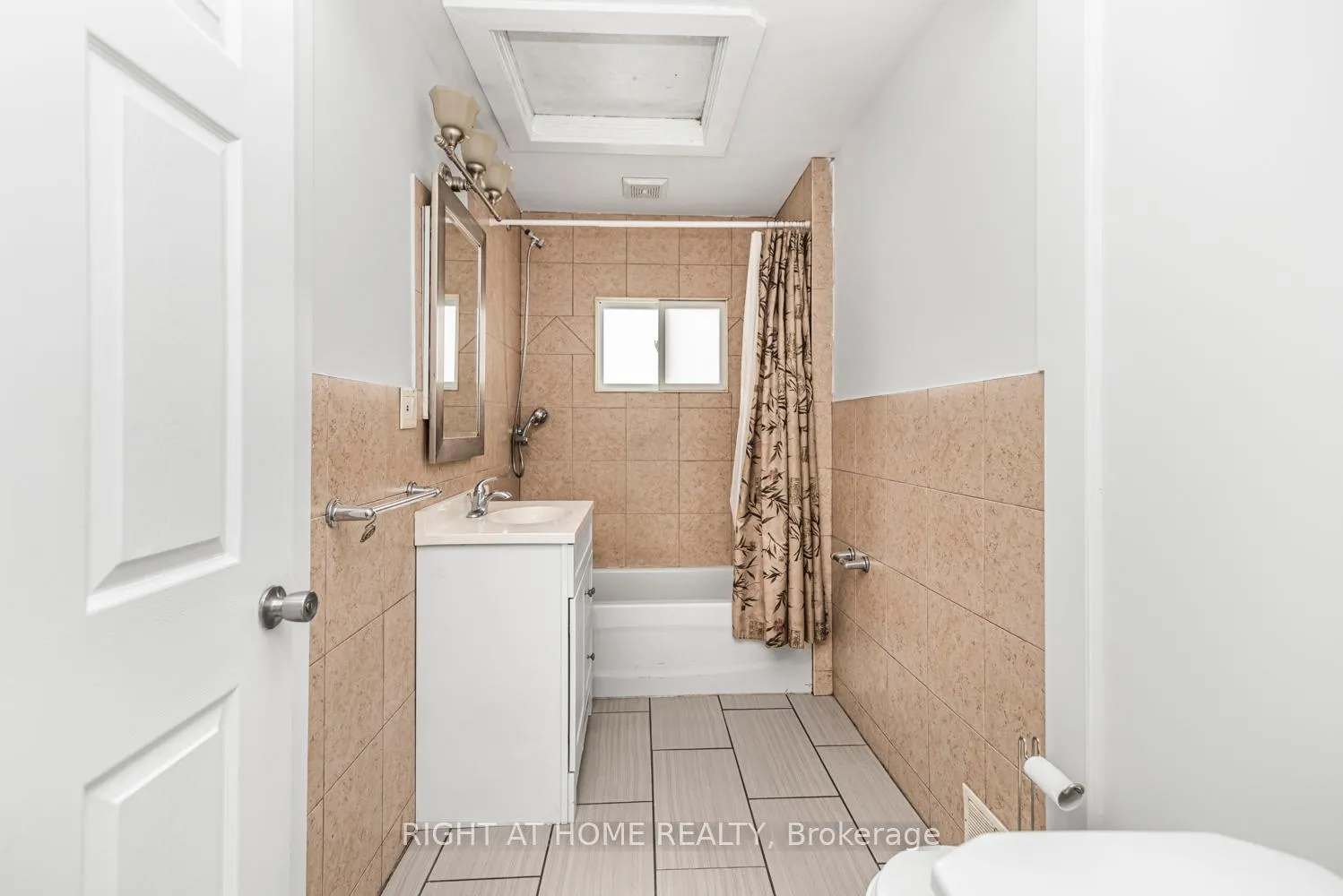 Photo 25 of 6385 Crawford Street, Niagara Falls, Morrison — HOMEH