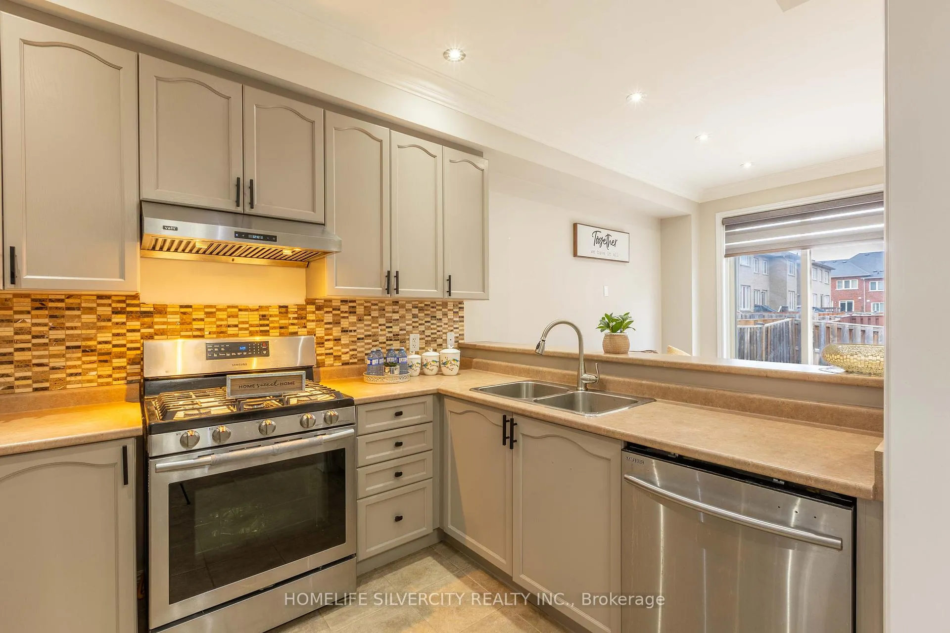 Photo 11 of 73 Pendulum Circle, Brampton, Sandringham-Wellington — HOMEH