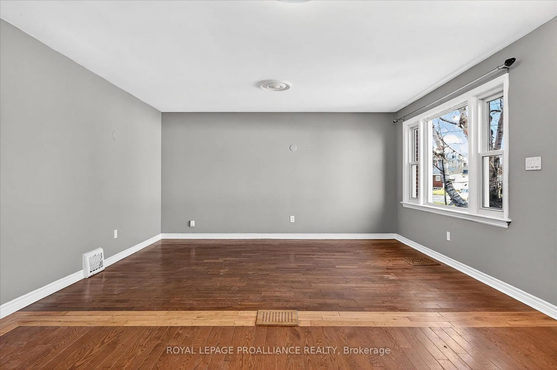 Photo 6 of 543 Howden Street, Peterborough, Otonabee Ward 1 — HOMEH