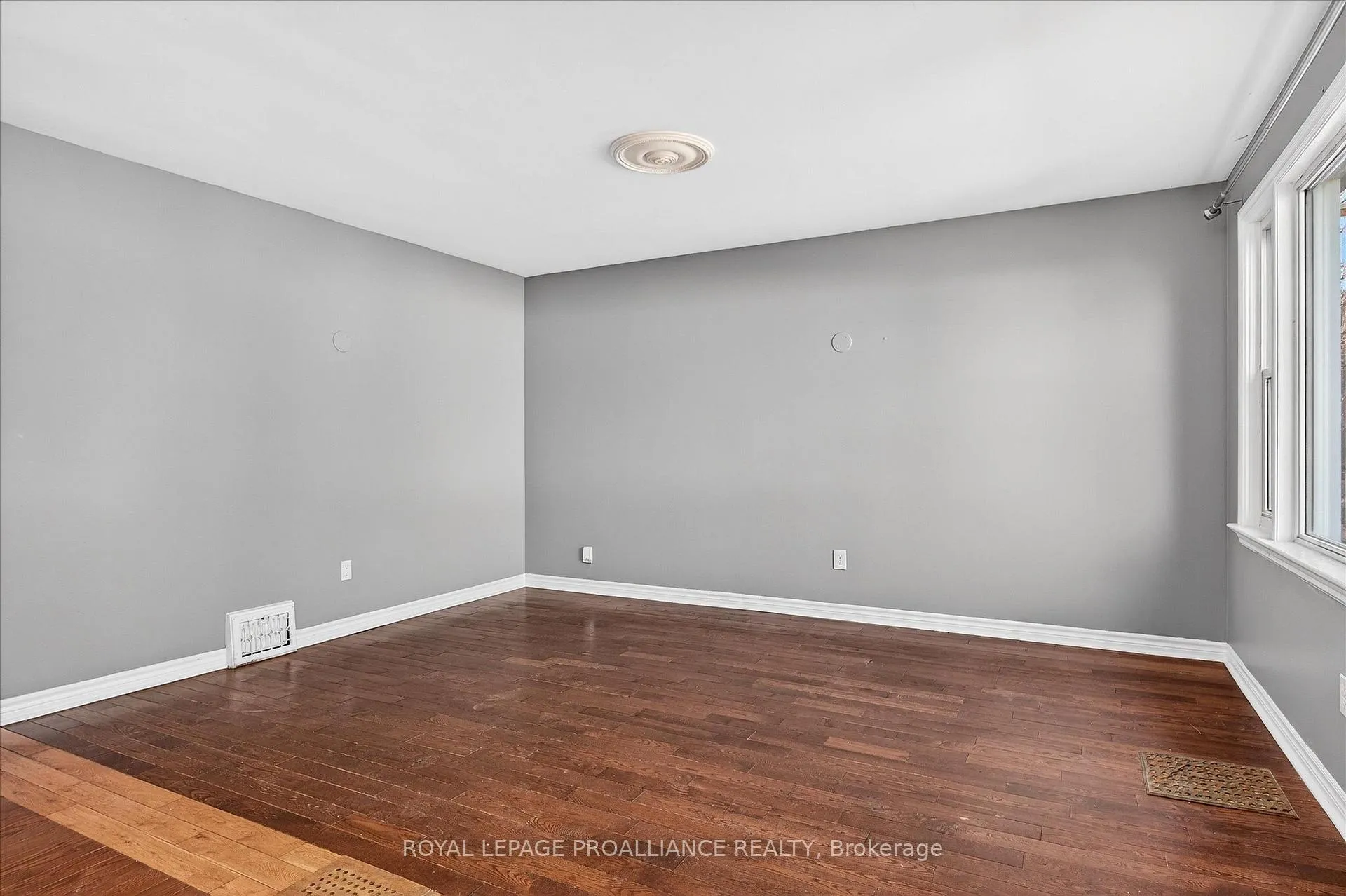 Photo 8 of 543 Howden Street, Peterborough, Otonabee Ward 1 — HOMEH