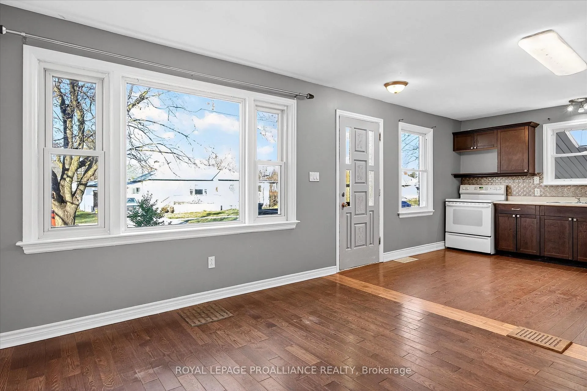 Photo 10 of 543 Howden Street, Peterborough, Otonabee Ward 1 — HOMEH