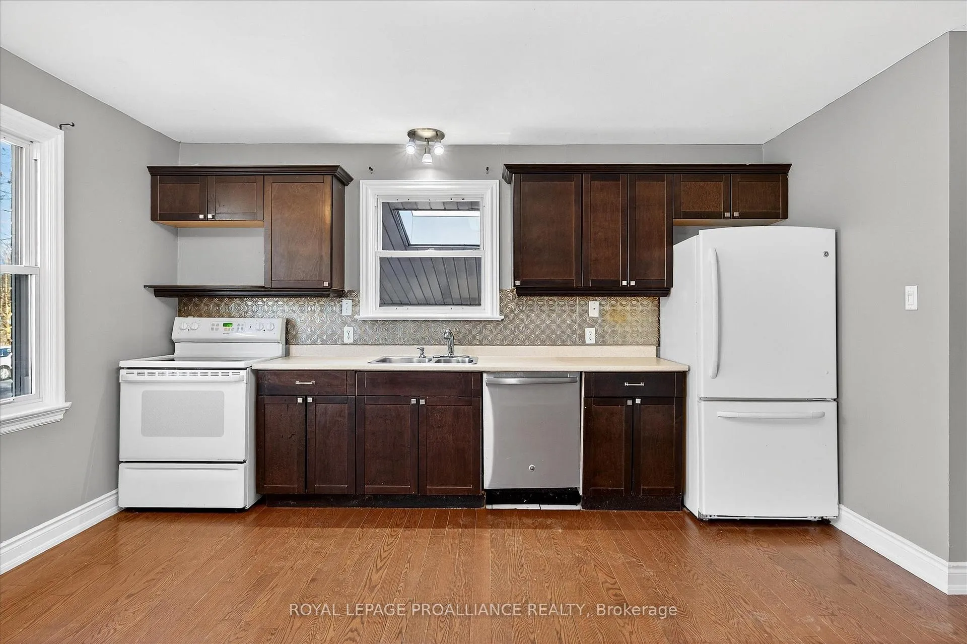 Photo 13 of 543 Howden Street, Peterborough, Otonabee Ward 1 — HOMEH
