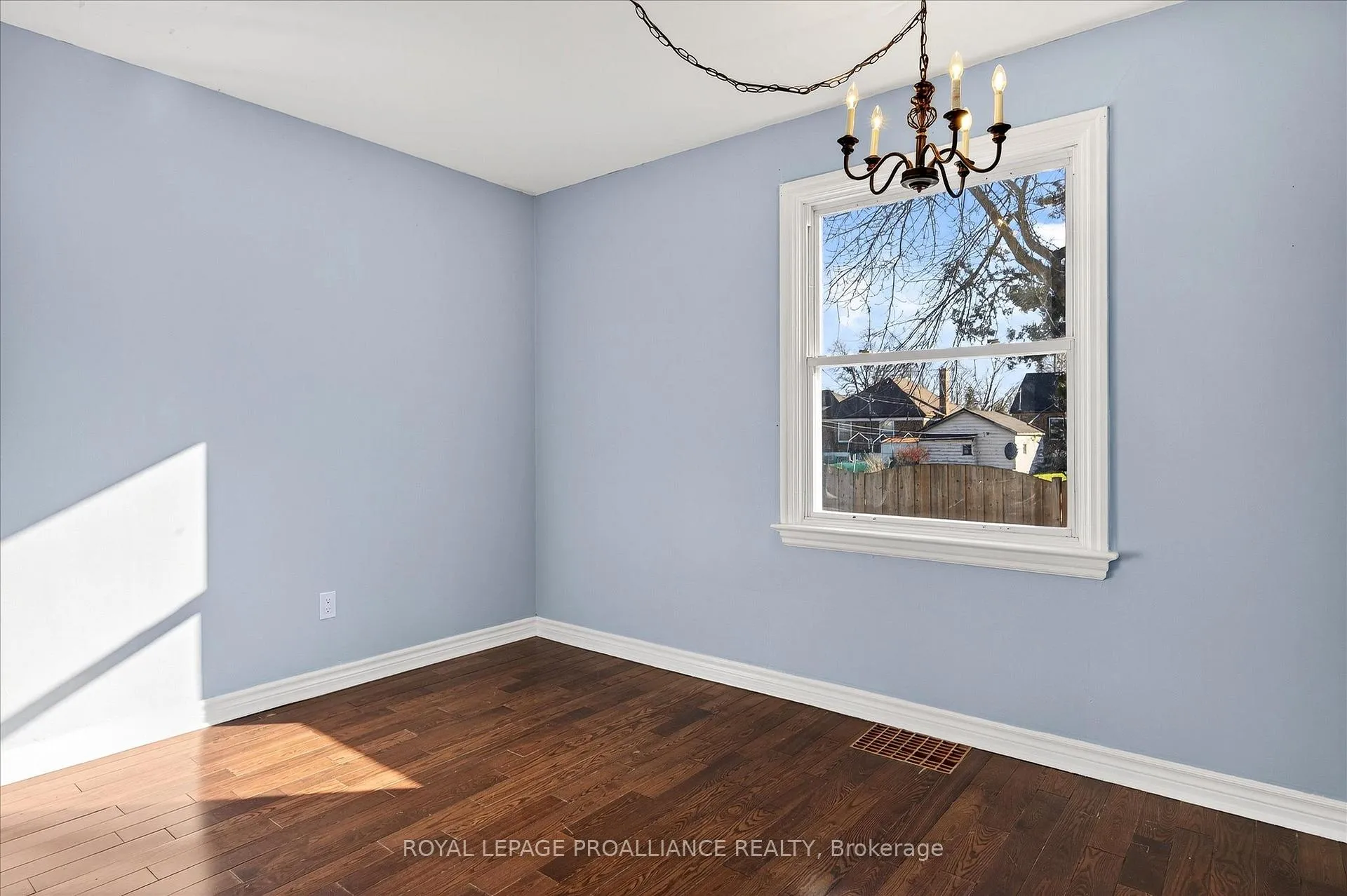 Photo 24 of 543 Howden Street, Peterborough, Otonabee Ward 1 — HOMEH