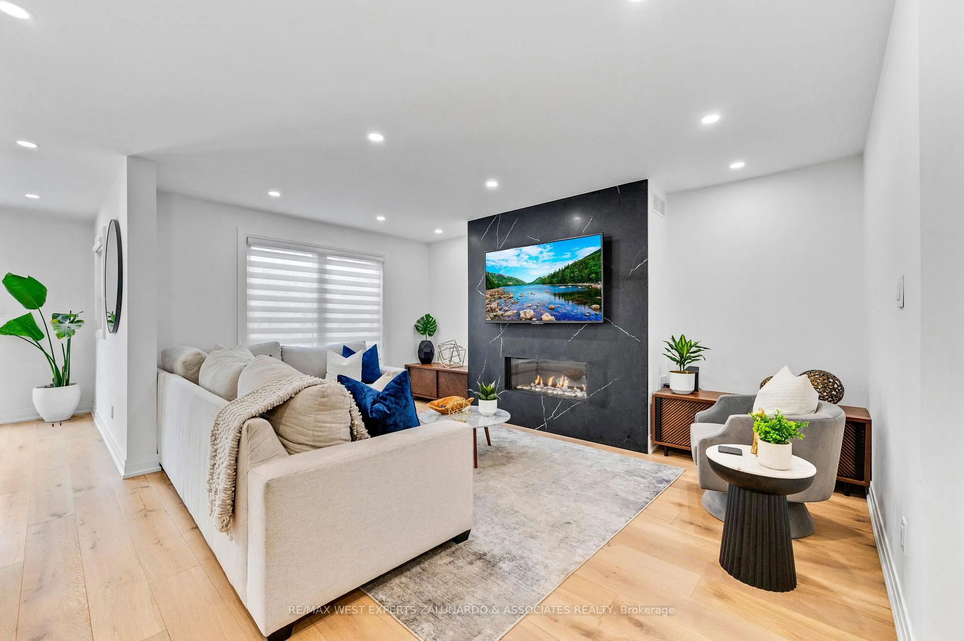 Photo 6 of 54 Kingsview Drive, Caledon, Bolton North — HOMEH