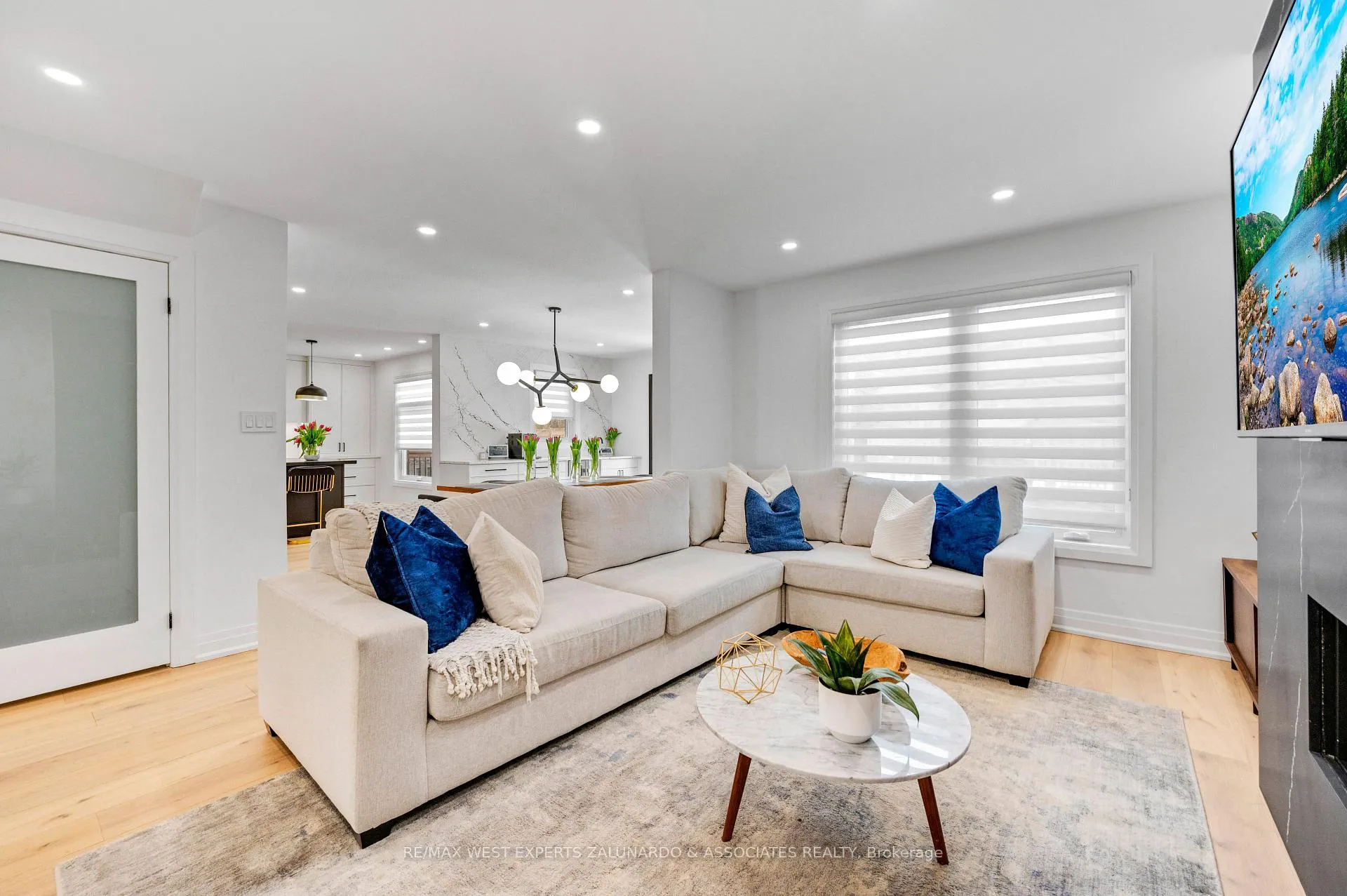 Photo 8 of 54 Kingsview Drive, Caledon, Bolton North — HOMEH