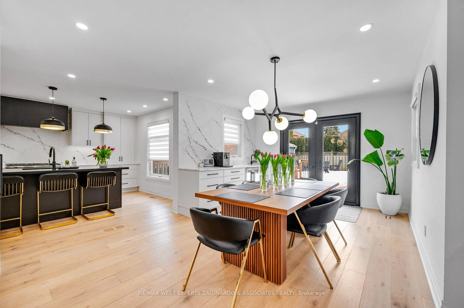 Photo 9 of 54 Kingsview Drive, Caledon, Bolton North — HOMEH