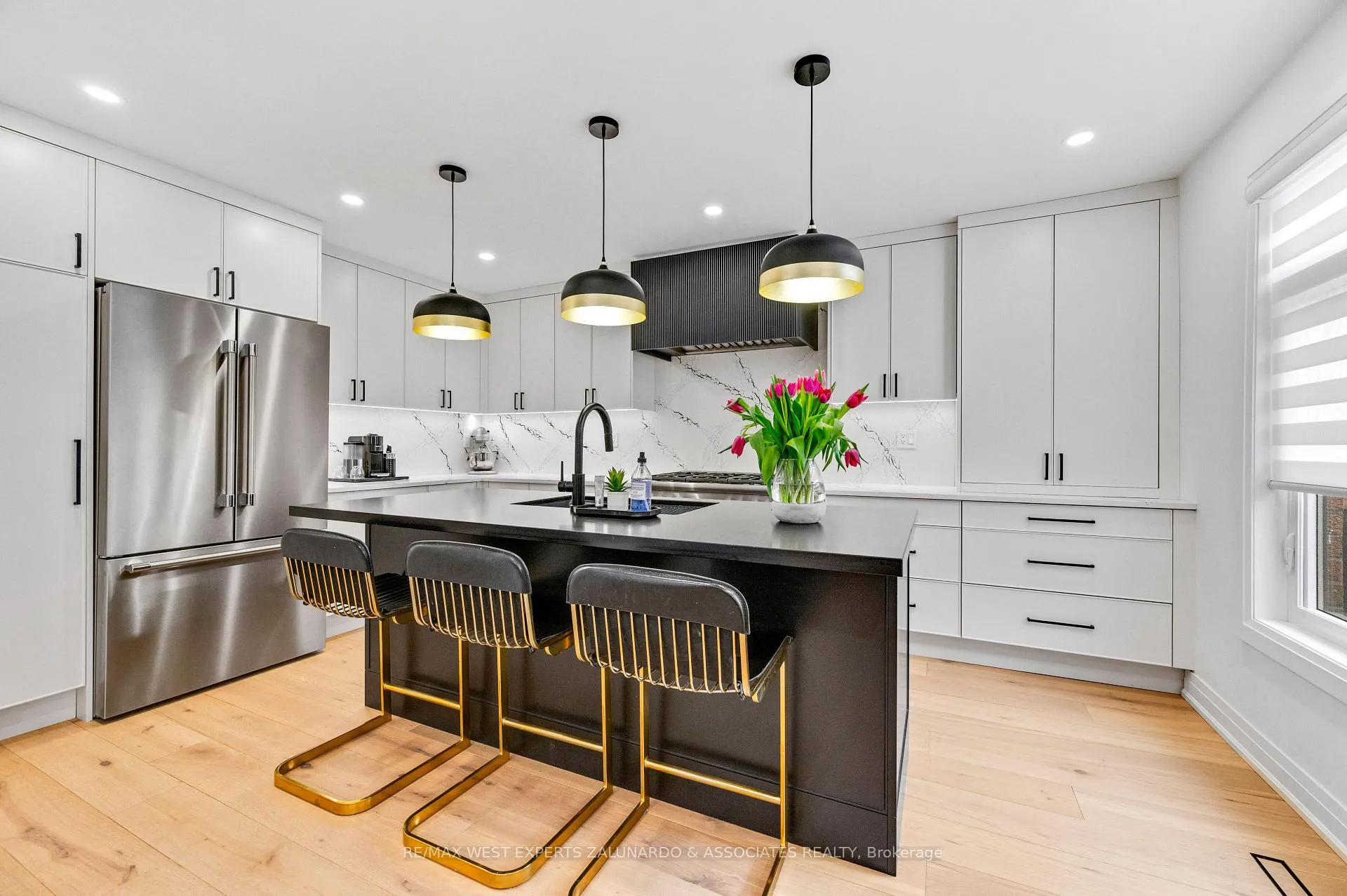 Photo 13 of 54 Kingsview Drive, Caledon, Bolton North — HOMEH