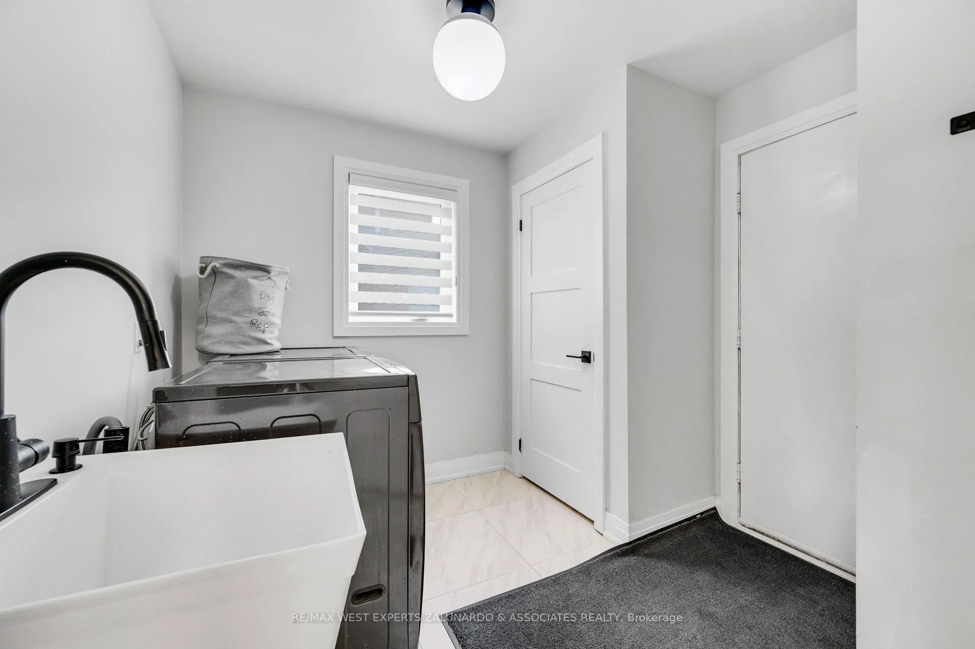 Photo 22 of 54 Kingsview Drive, Caledon, Bolton North — HOMEH