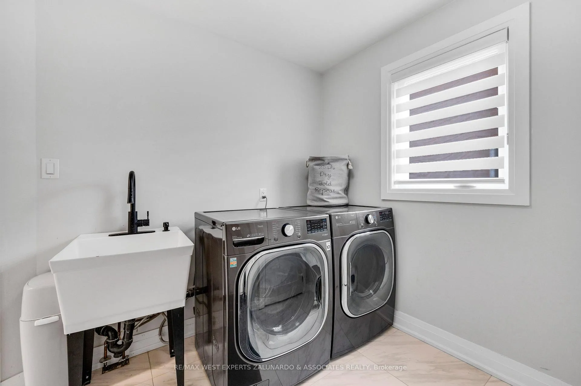 Photo 23 of 54 Kingsview Drive, Caledon, Bolton North — HOMEH