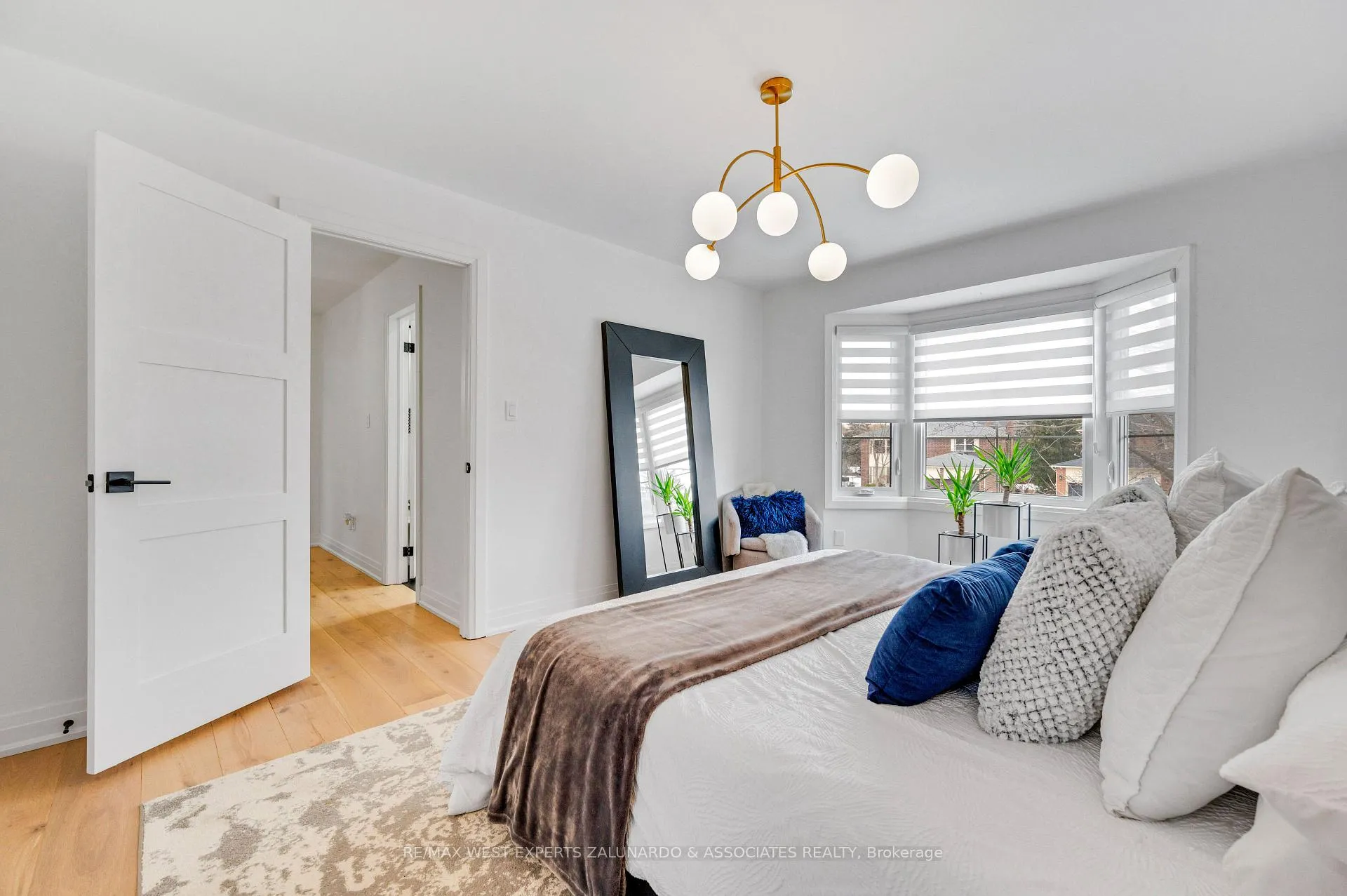 Photo 25 of 54 Kingsview Drive, Caledon, Bolton North — HOMEH