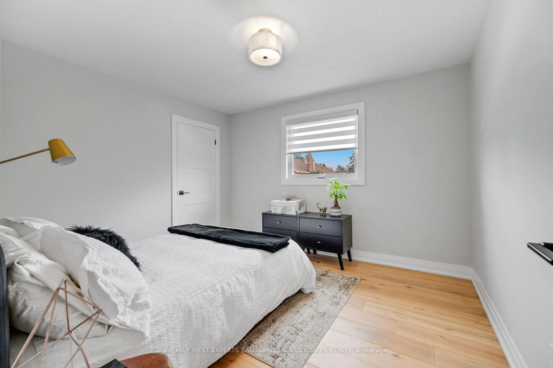 Photo 34 of 54 Kingsview Drive, Caledon, Bolton North — HOMEH