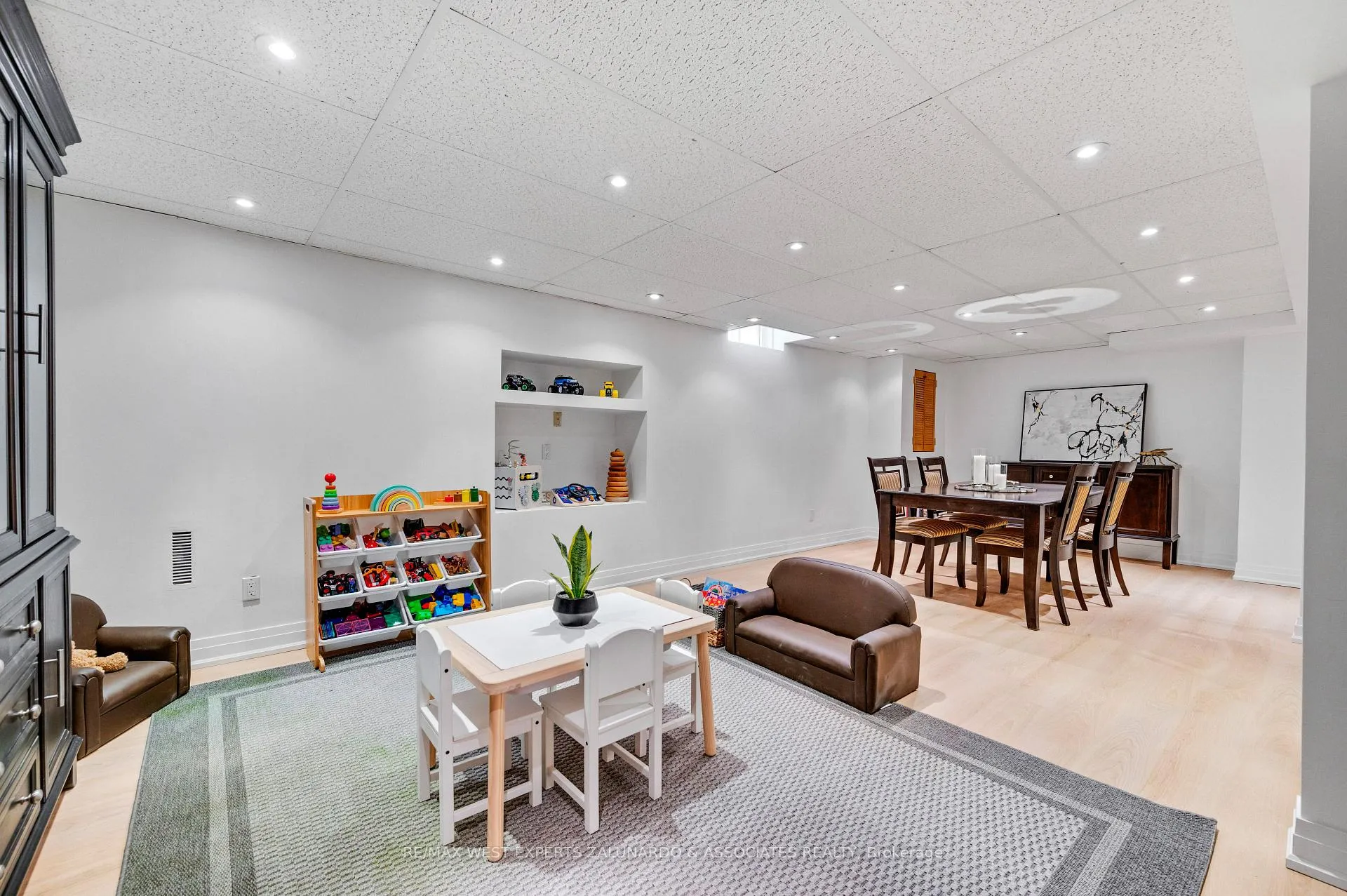 Photo 40 of 54 Kingsview Drive, Caledon, Bolton North — HOMEH